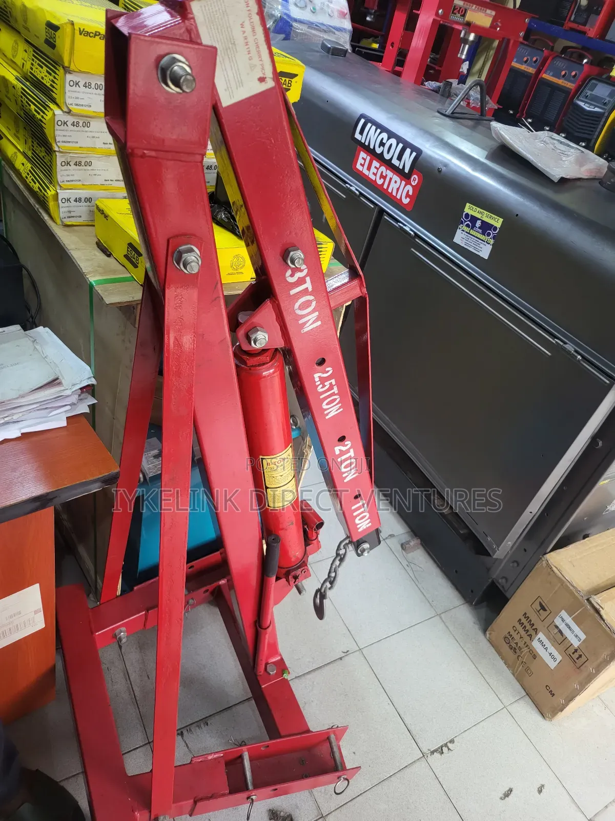 Hydraulic Engine Hoist or "Cherry Picker