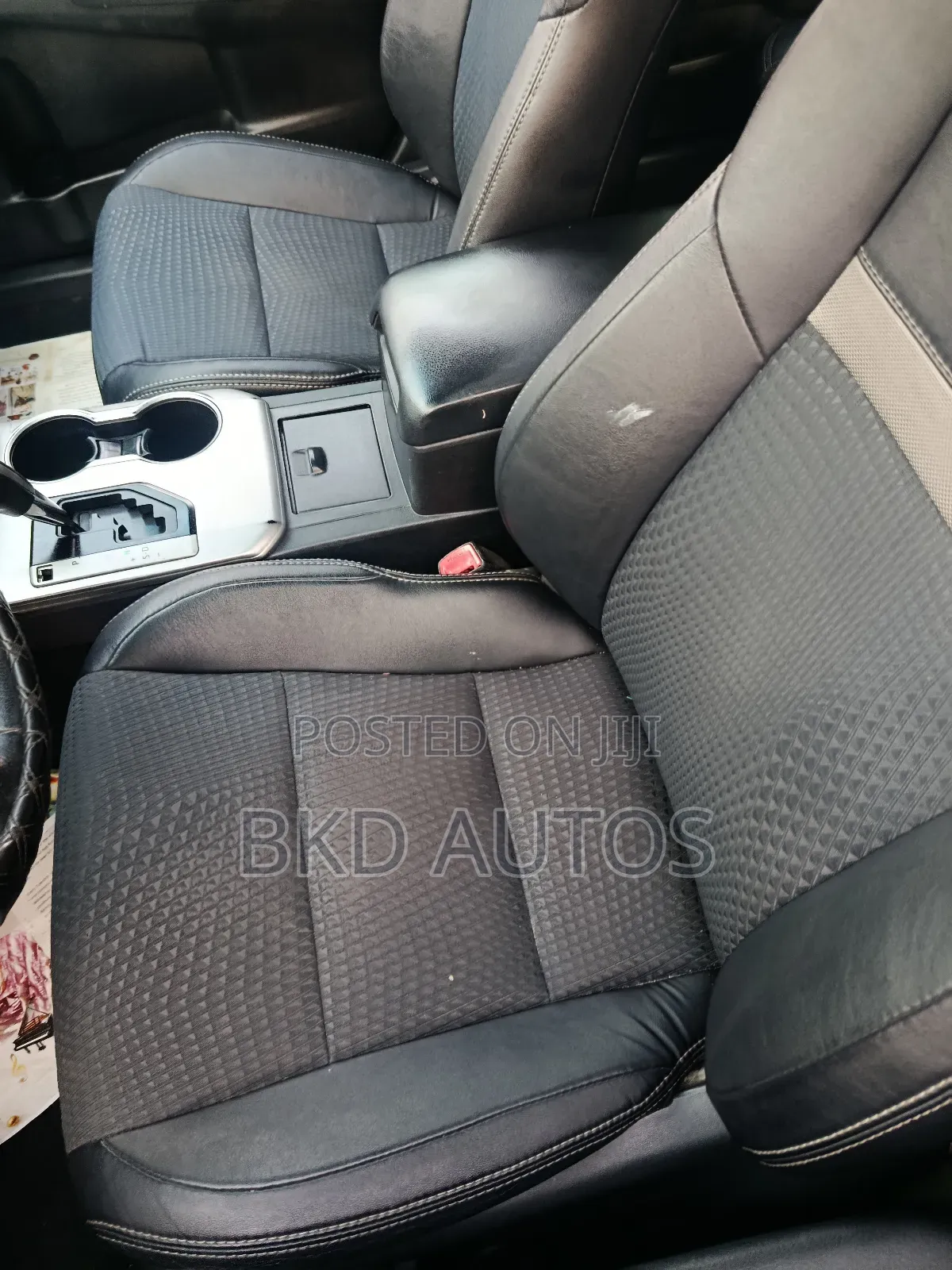 Toyota Camry SE V6 4dr Sedan (3.5L 6cyl 6A) 2012 Silver