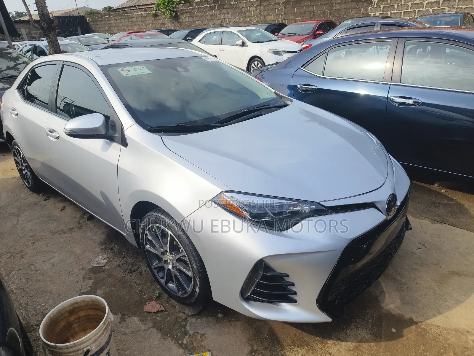 Toyota Corolla SE (1.8L 4cyl 6M) 2018 Silver