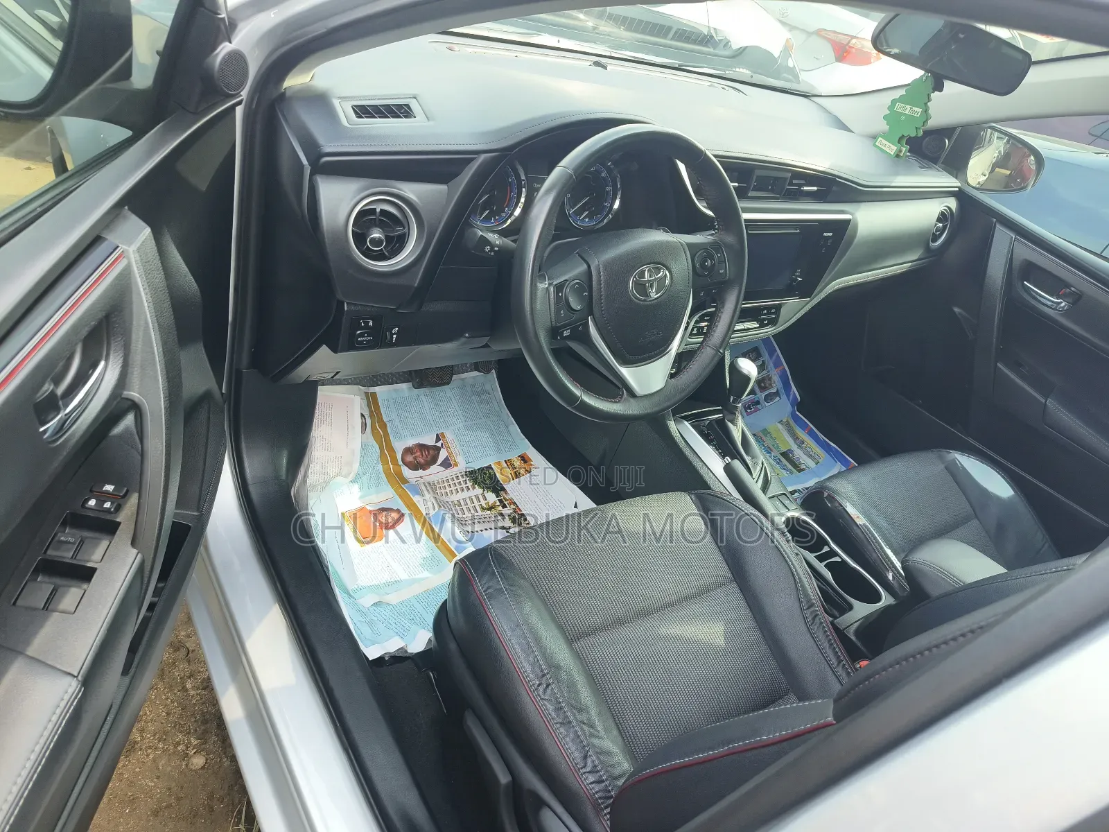 Toyota Corolla SE (1.8L 4cyl 6M) 2018 Silver