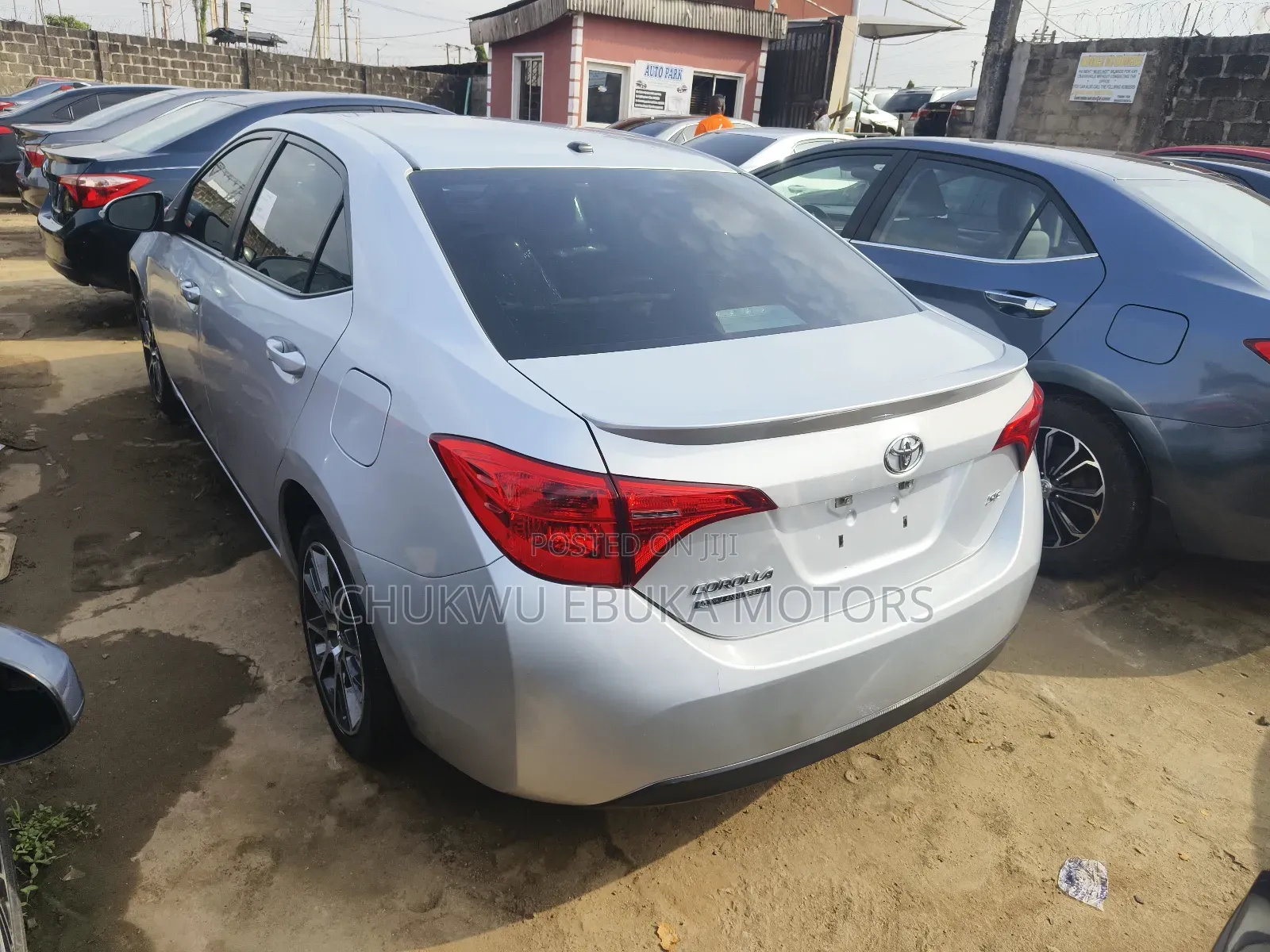 Toyota Corolla SE (1.8L 4cyl 6M) 2018 Silver