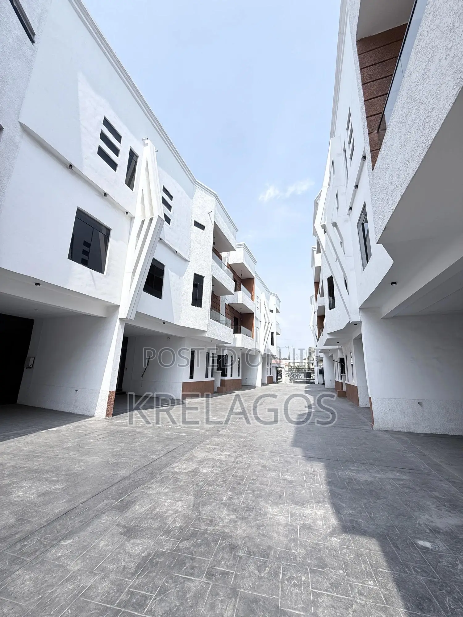 4bdrm Duplex in Osapa london for sale