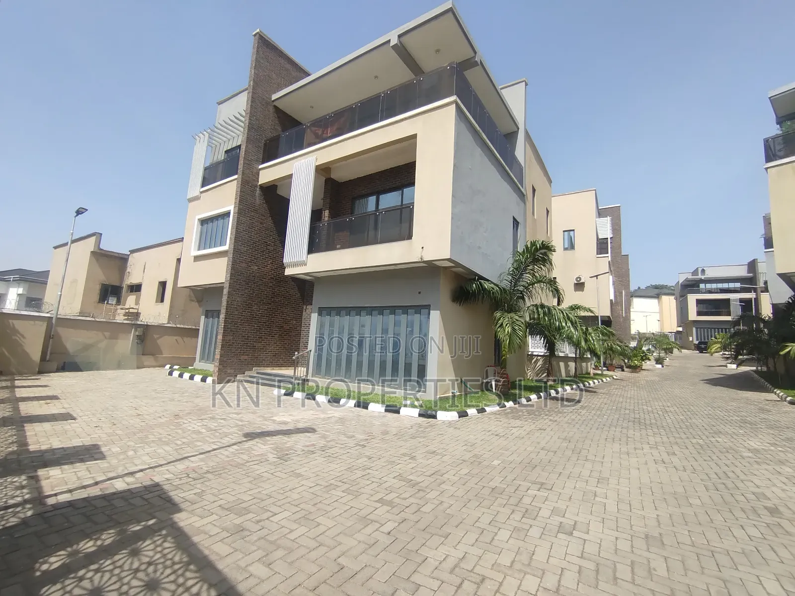 5bdrm Duplex in Asokoro for sale