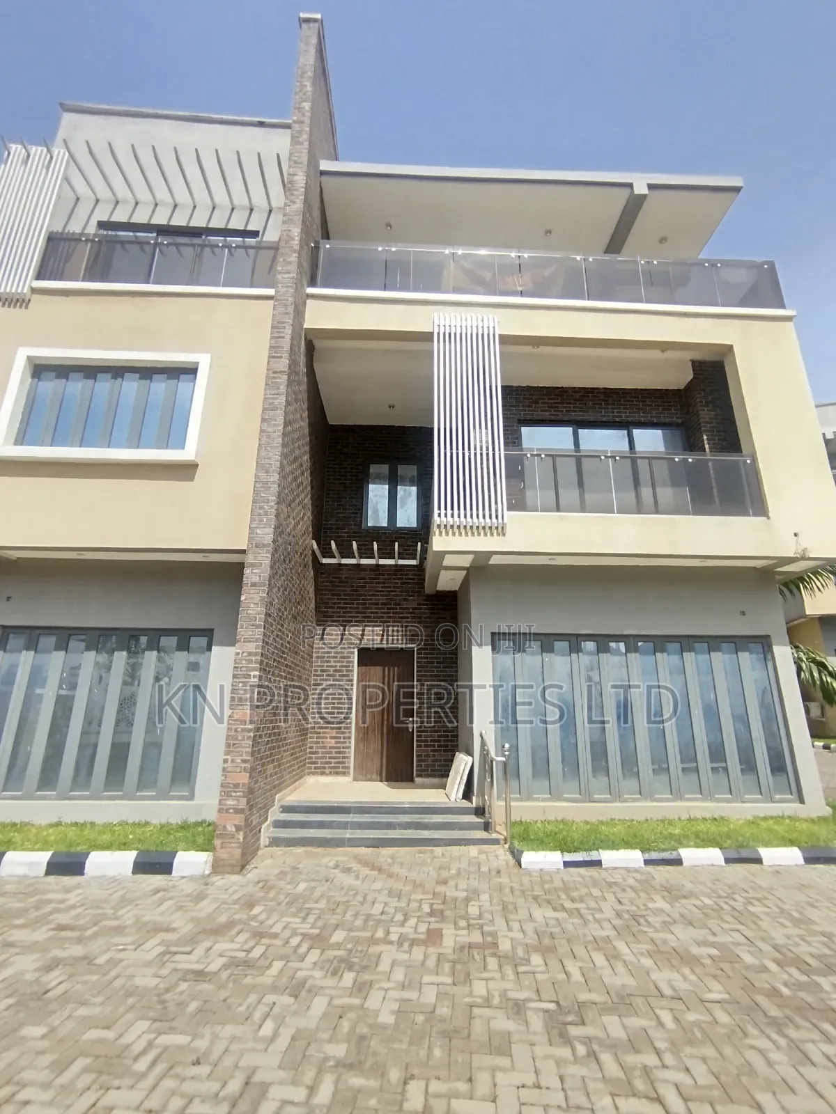 5bdrm Duplex in Asokoro for sale