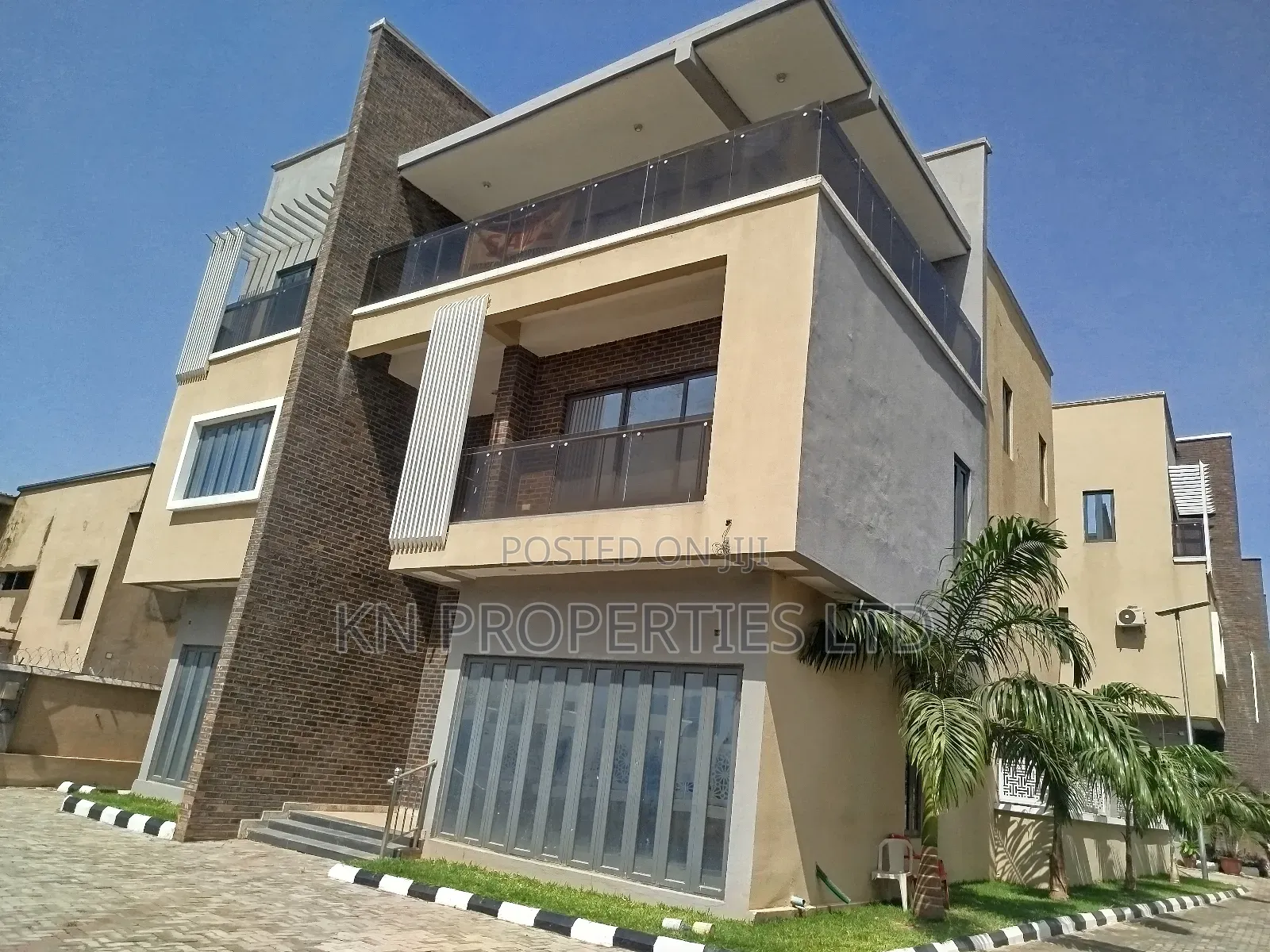 5bdrm Duplex in Asokoro for sale