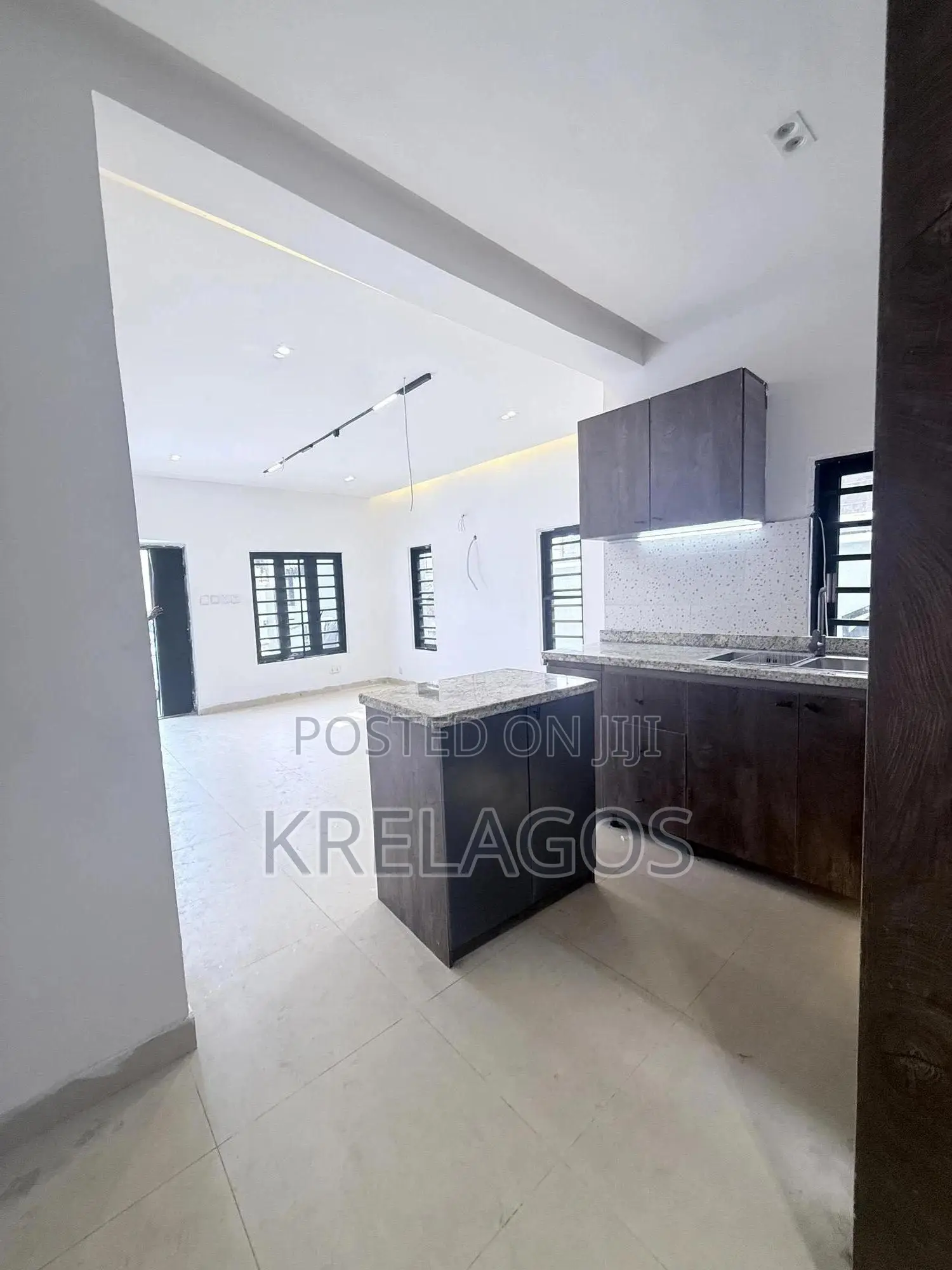 2bdrm House in Agungi for sale