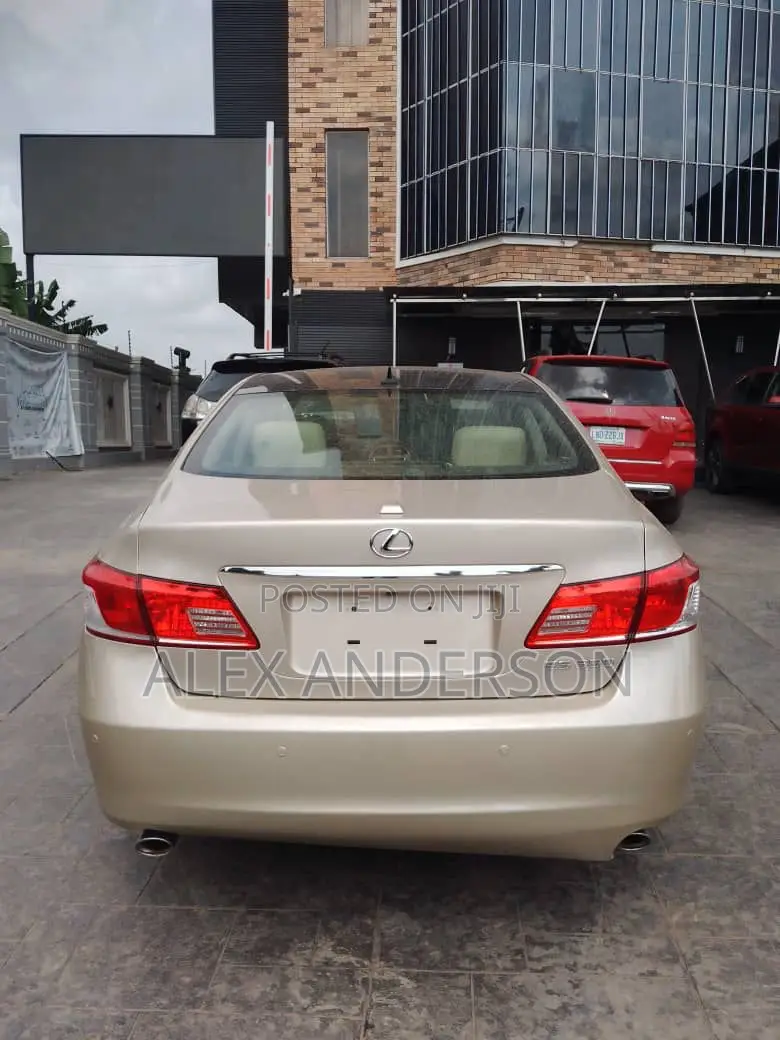 Lexus ES 350 2011 Gold