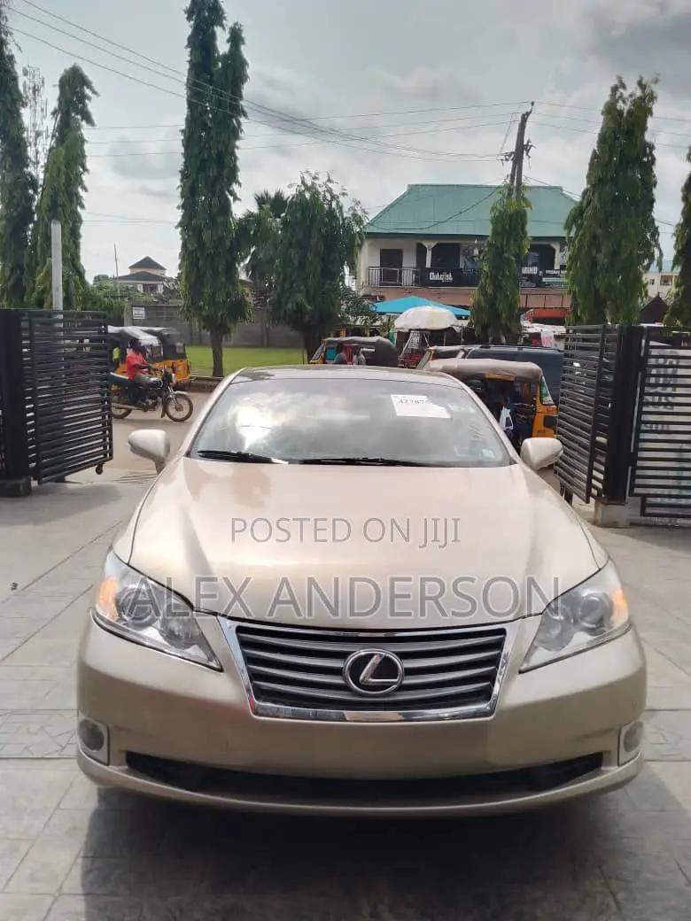 Lexus ES 350 2011 Gold
