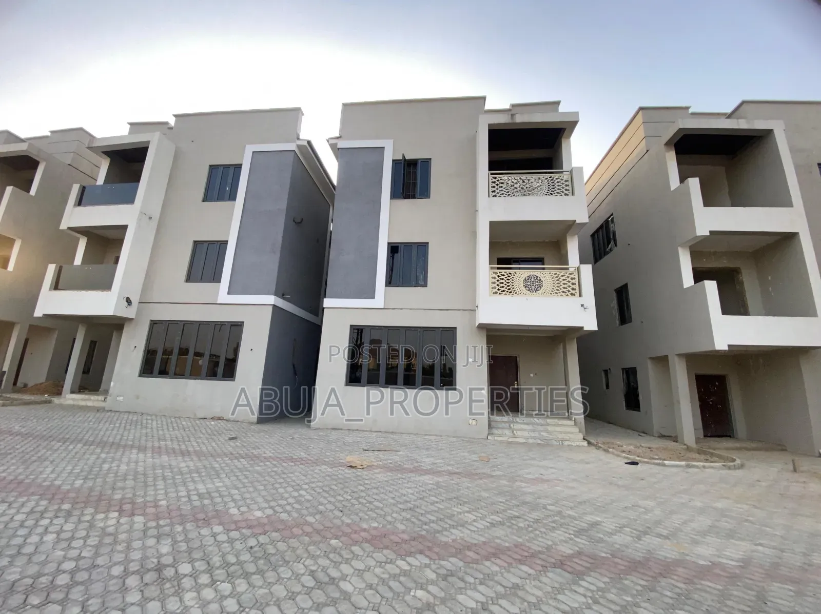 6bdrm Duplex in Jahi for sale