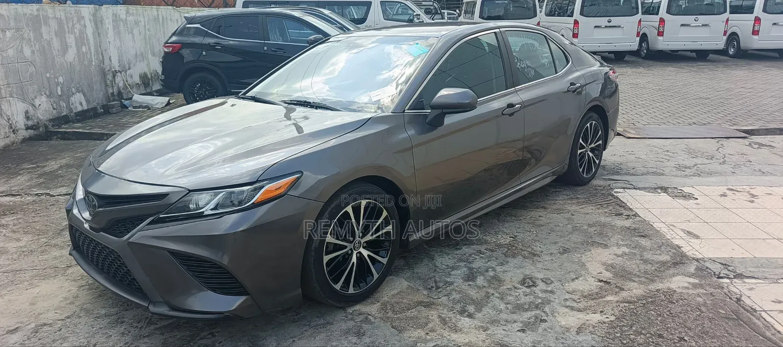 Toyota Camry SE (2.5L 4cyl 8A) 2019 Gray