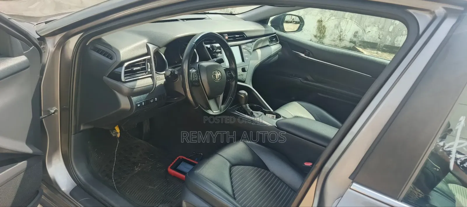 Toyota Camry SE (2.5L 4cyl 8A) 2019 Gray