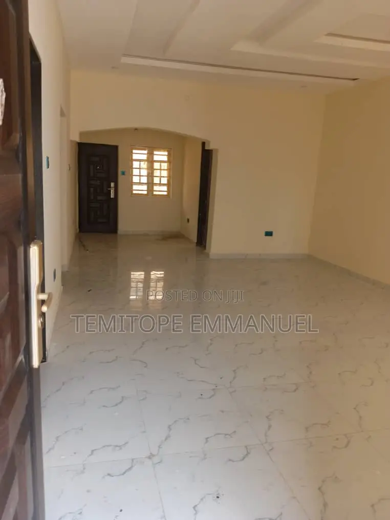 Furnished 3bdrm Apartment in Estate, Arepo By for sale
