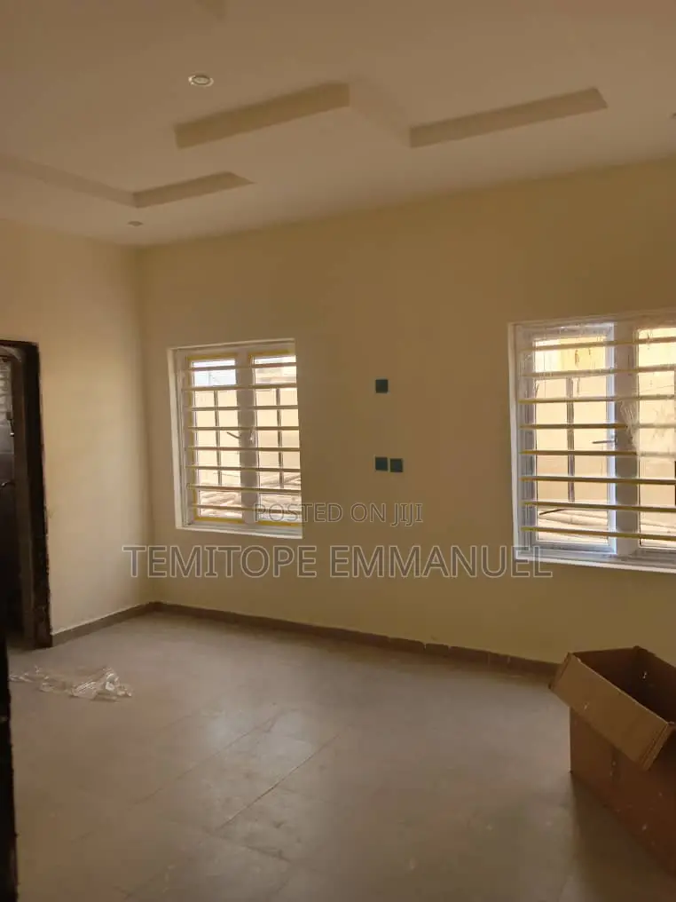 Furnished 3bdrm Apartment in Estate, Arepo By for sale