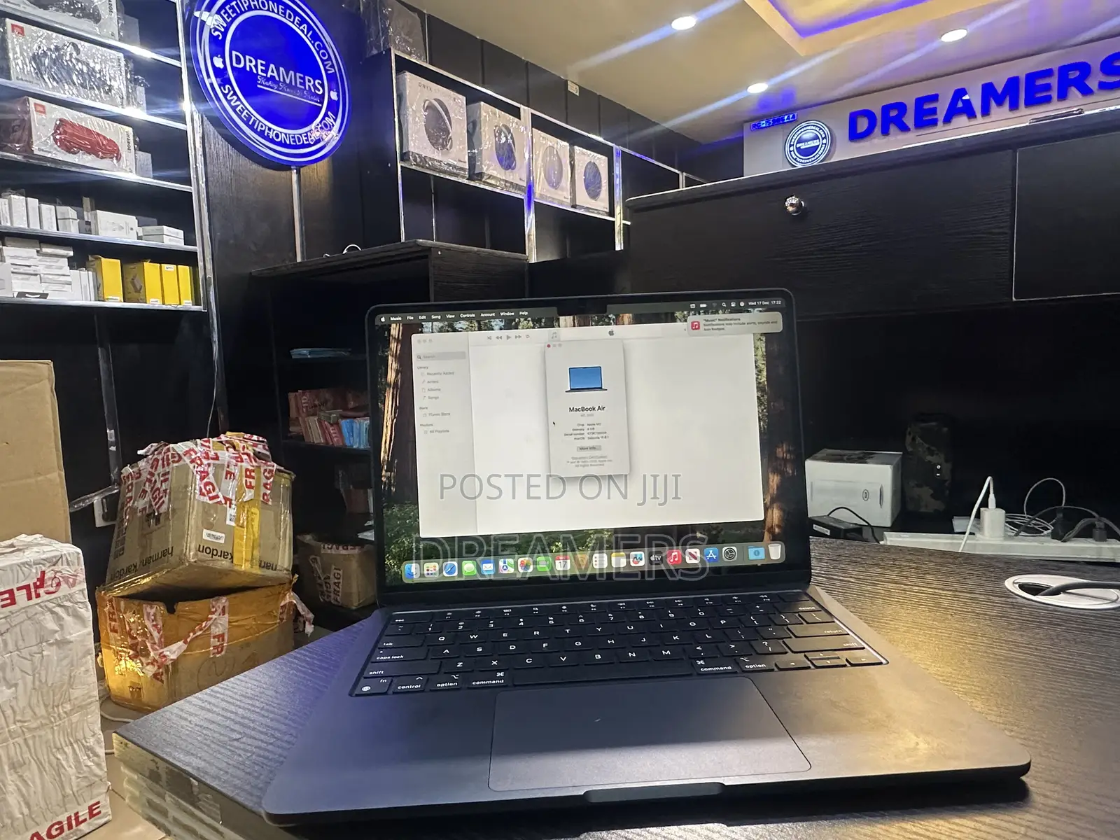 New Laptop Apple MacBook Air 8GB Intel Core M2 SSD 256GB