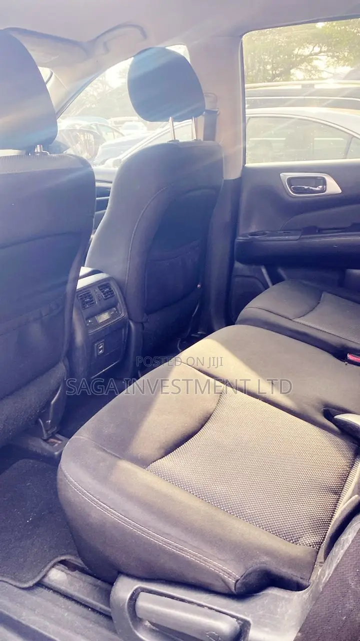 Nissan Pathfinder SL 4x4 2018 Gray