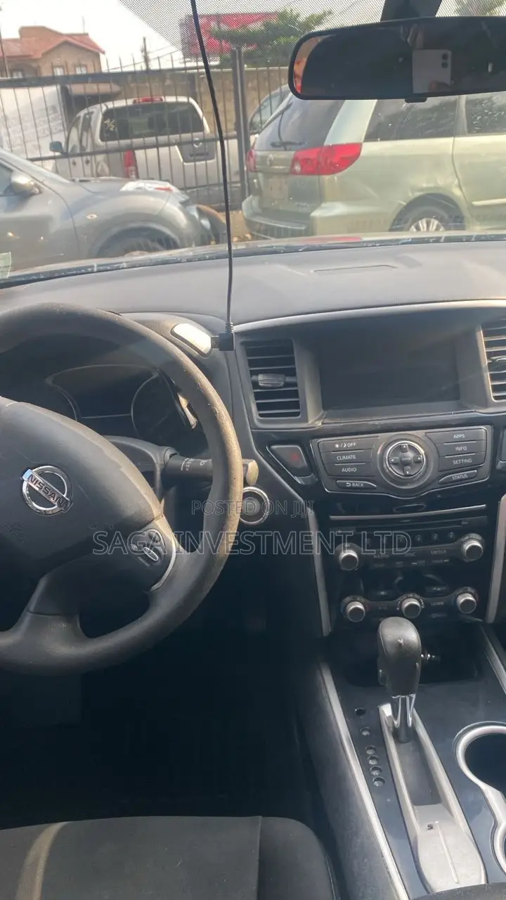 Nissan Pathfinder SL 4x4 2018 Gray