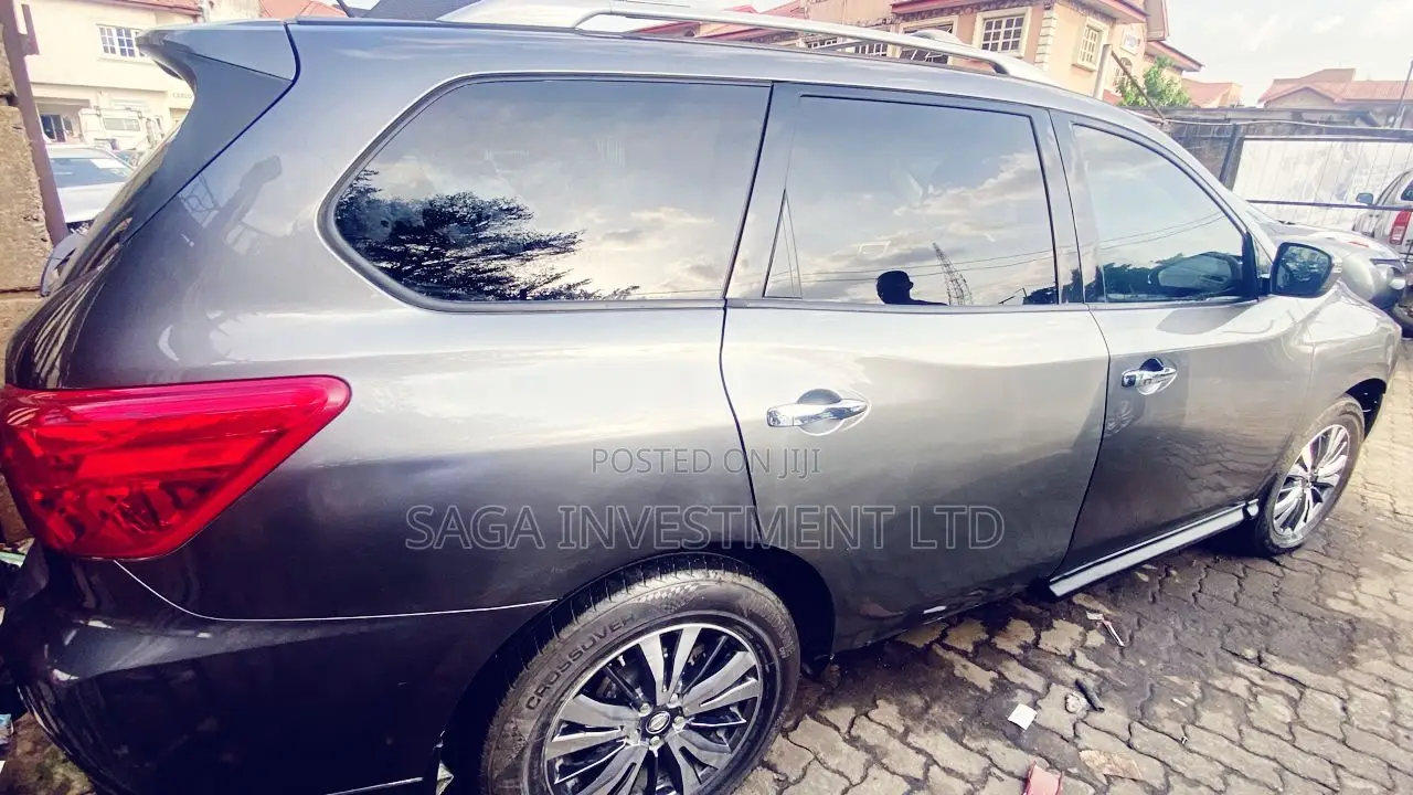 Nissan Pathfinder SL 4x4 2018 Gray