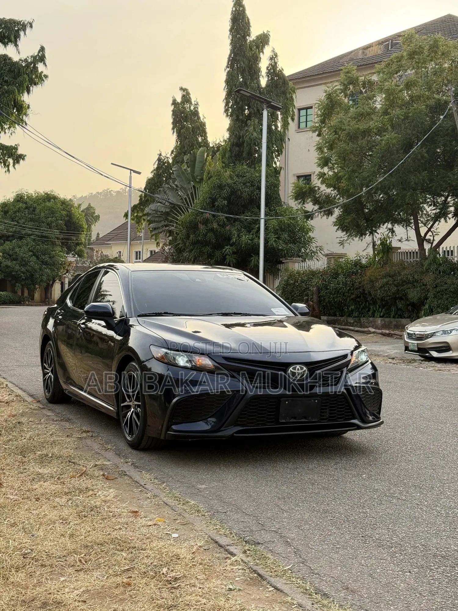 Toyota Camry SE 2021 Blue