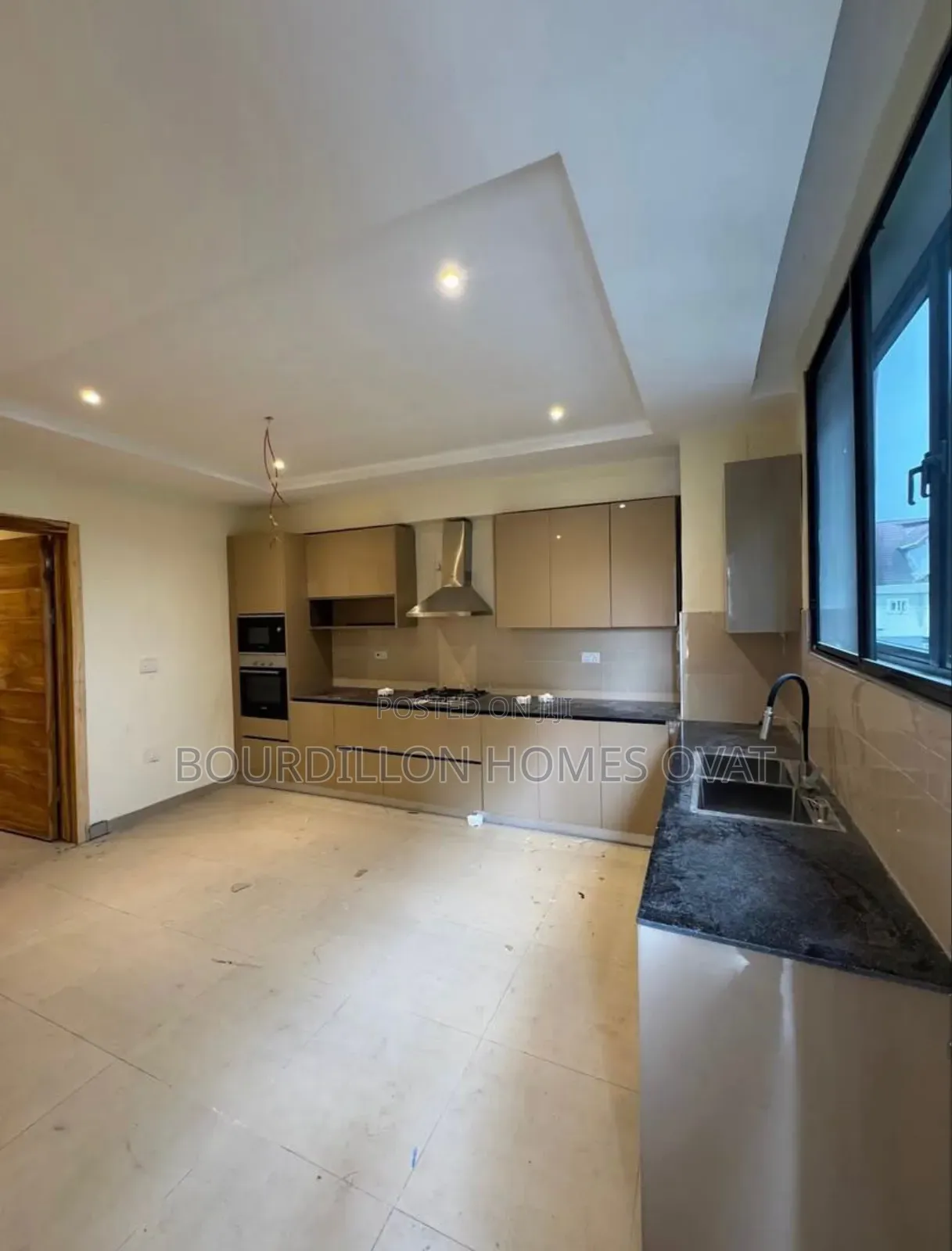 2bdrm Apartment in Lekki Phase 1, Lagos for sale
