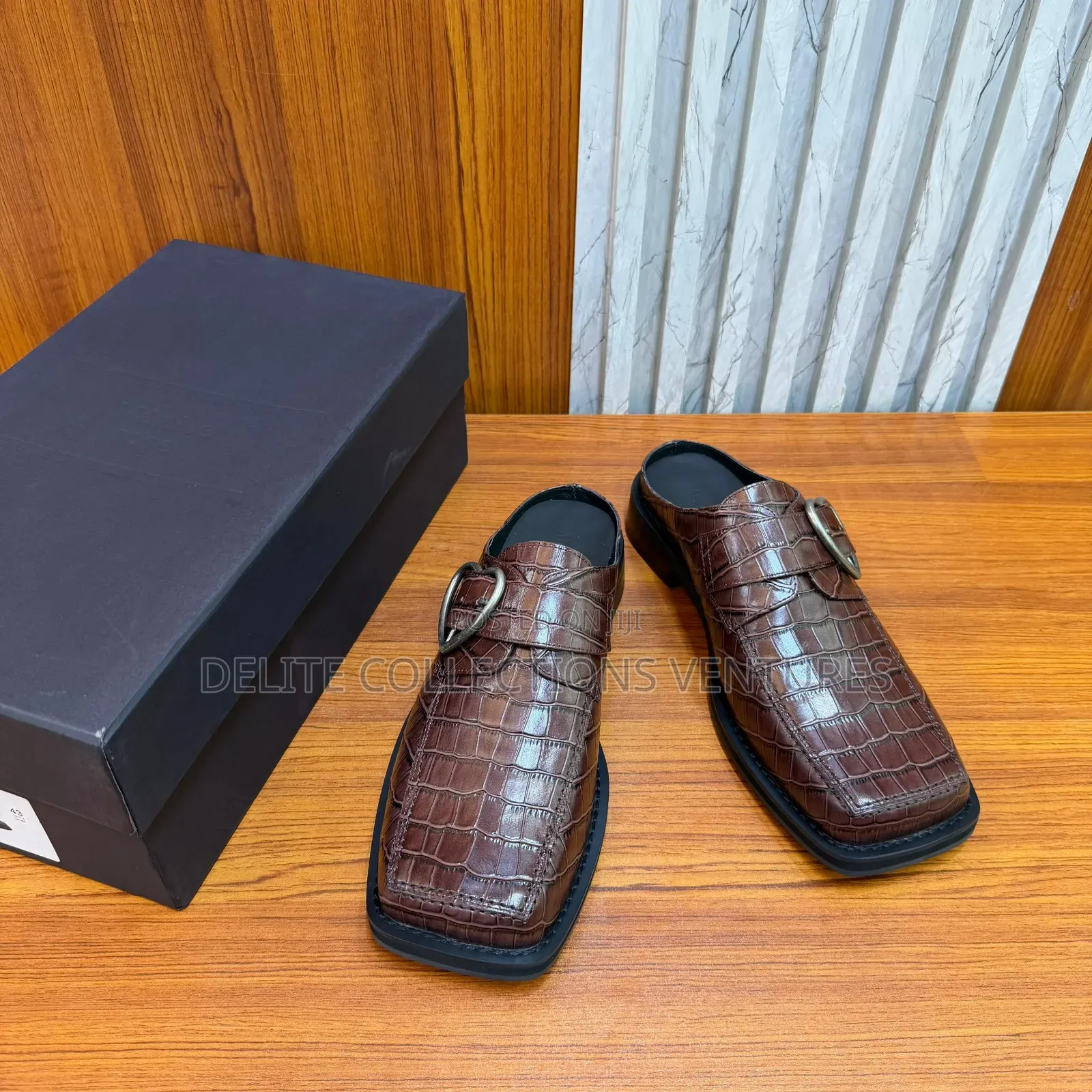Martine Rose Men's Square Toe Buckle Mule.
Available in Two Colors.
