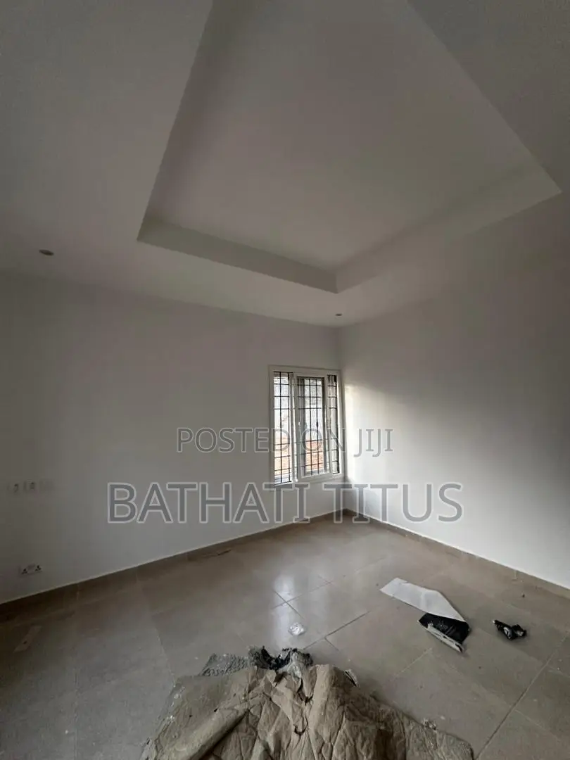 3bdrm Block of Flats in Bilaad Estate, Life Camp for rent