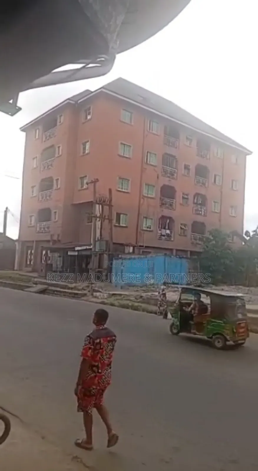 8bdrm Block of Flats in Osusu Area , Aba , for sale