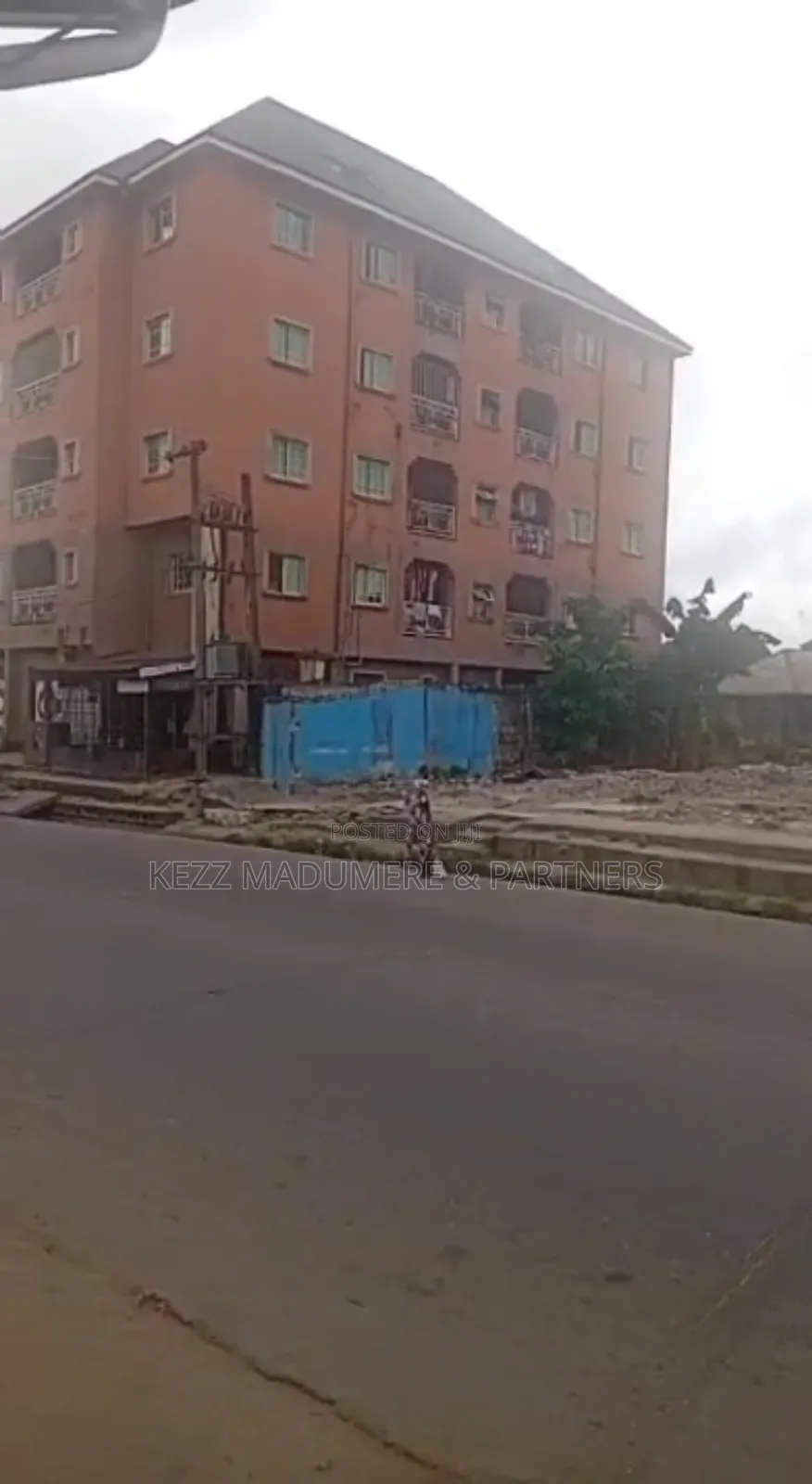 8bdrm Block of Flats in Osusu Area , Aba , for sale