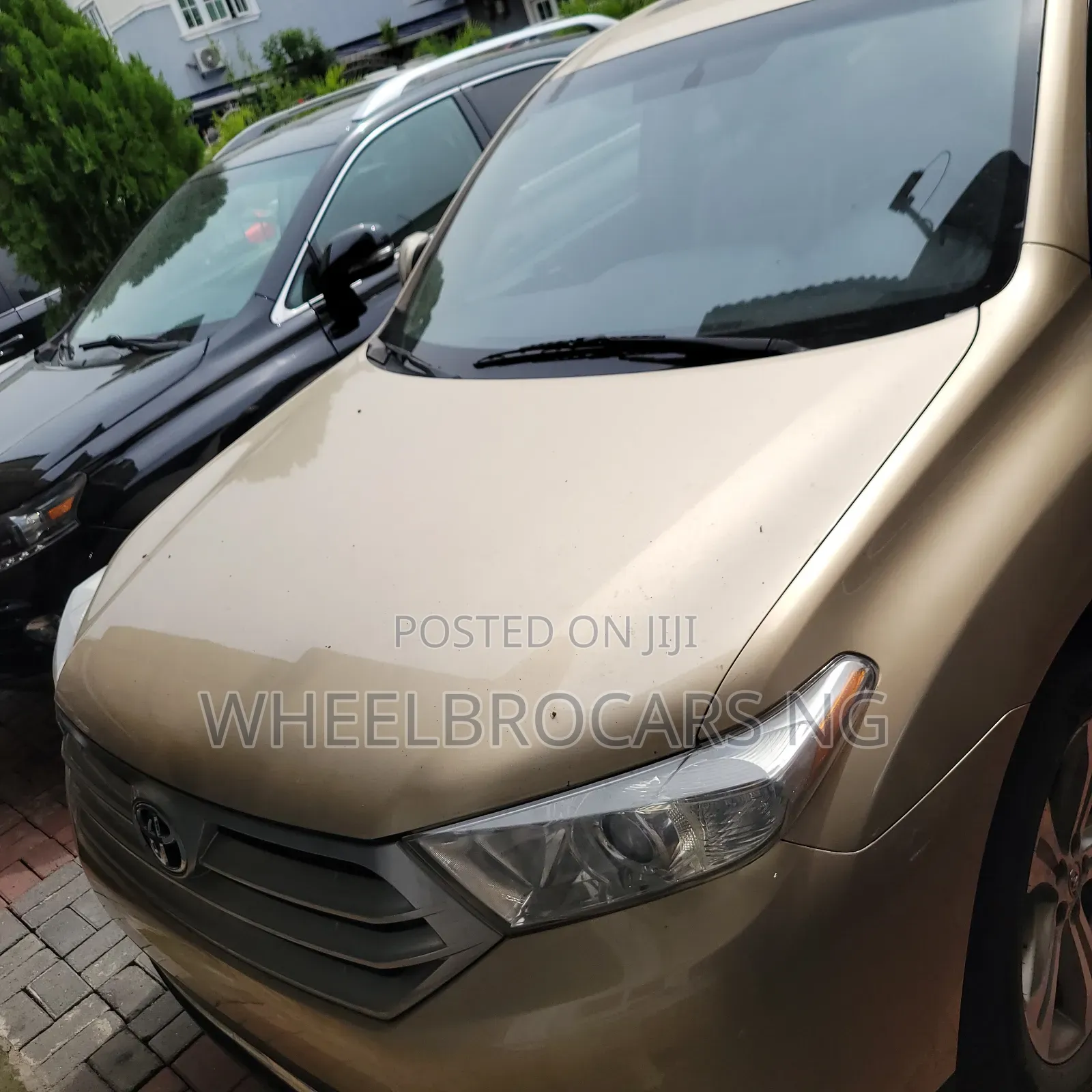 Toyota Highlander Limited 2012 Gold
