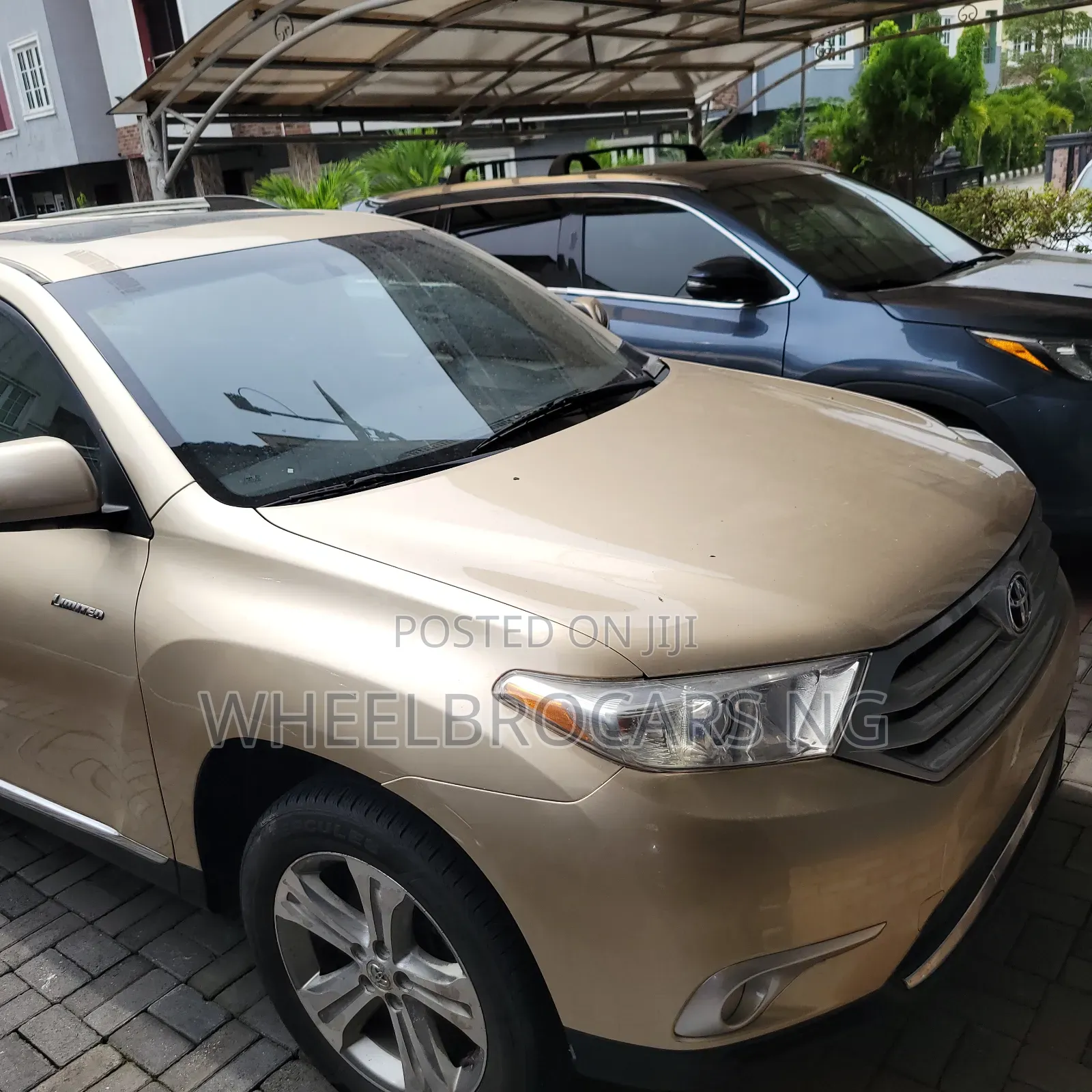 Toyota Highlander Limited 2012 Gold