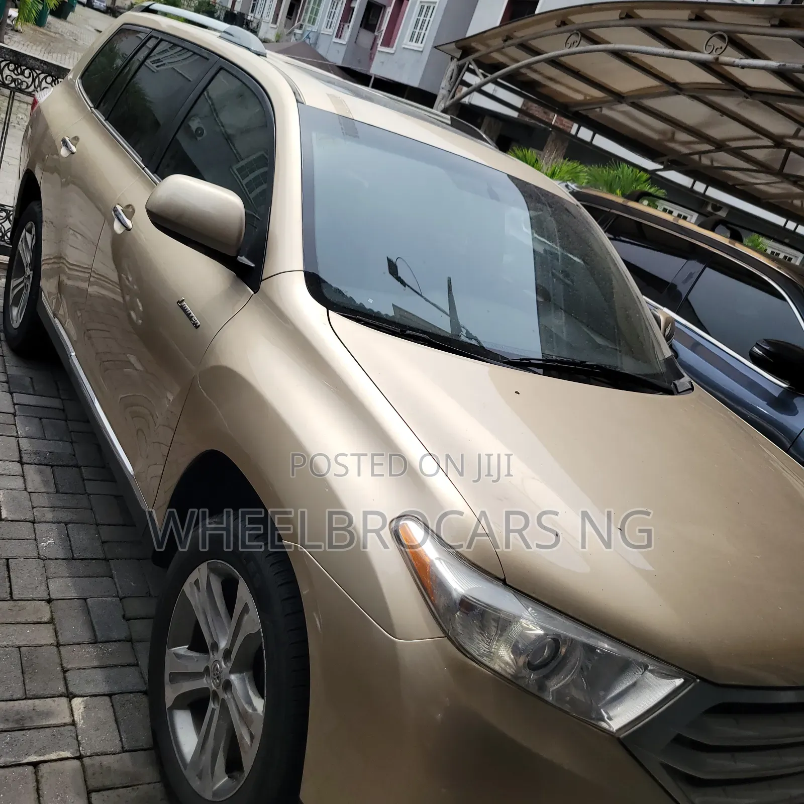 Toyota Highlander Limited 2012 Gold