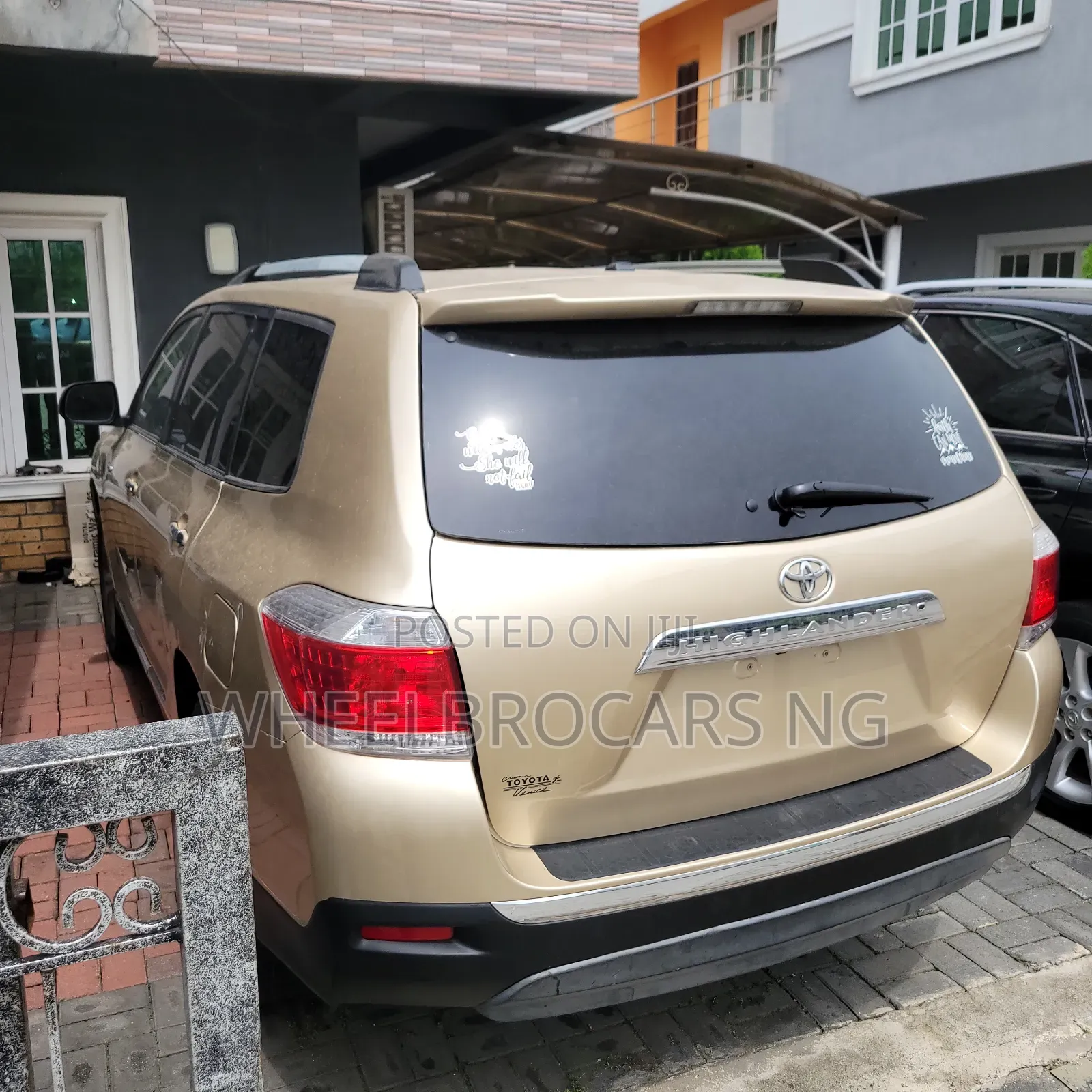 Toyota Highlander Limited 2012 Gold