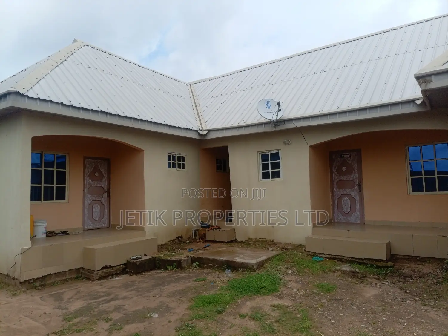 5bdrm Block of Flats in Opposite St Joseph, Makurdi for sale