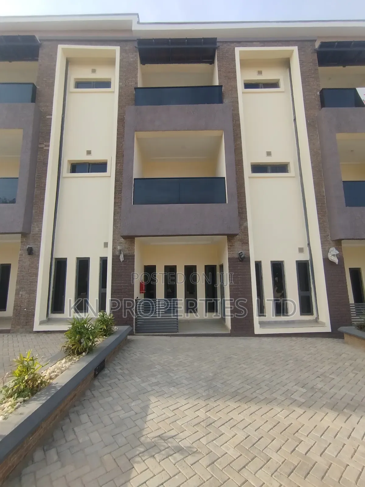 4bdrm Townhouse / Terrace in Gusape, Guzape District for rent