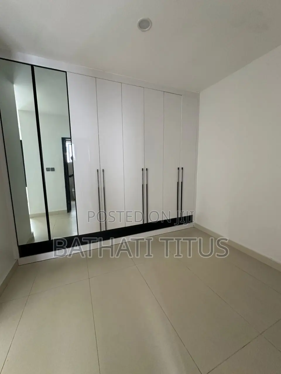5bdrm Duplex in Jahi for sale