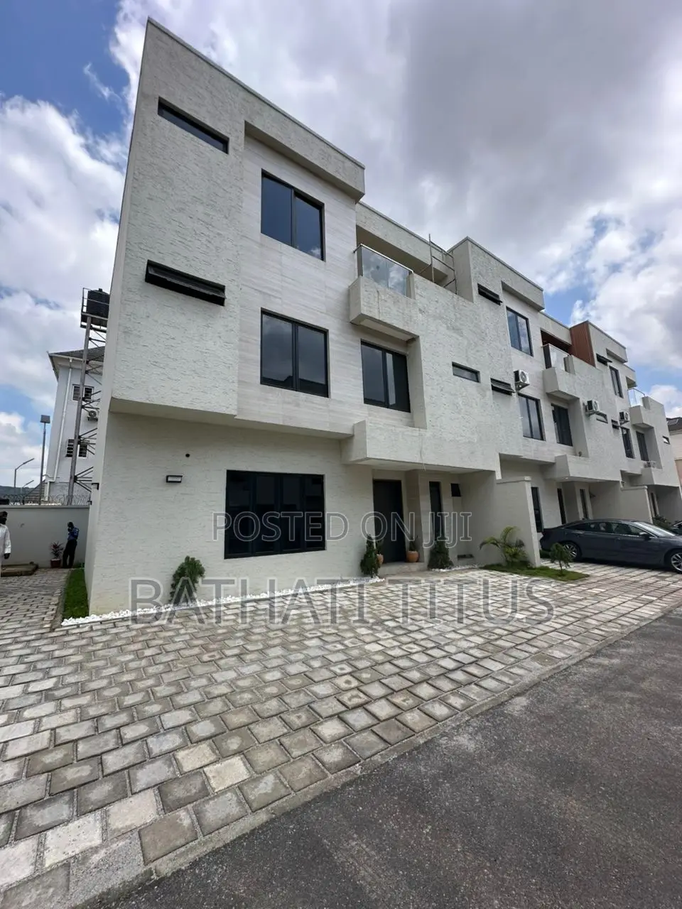 5bdrm Duplex in Jahi for sale
