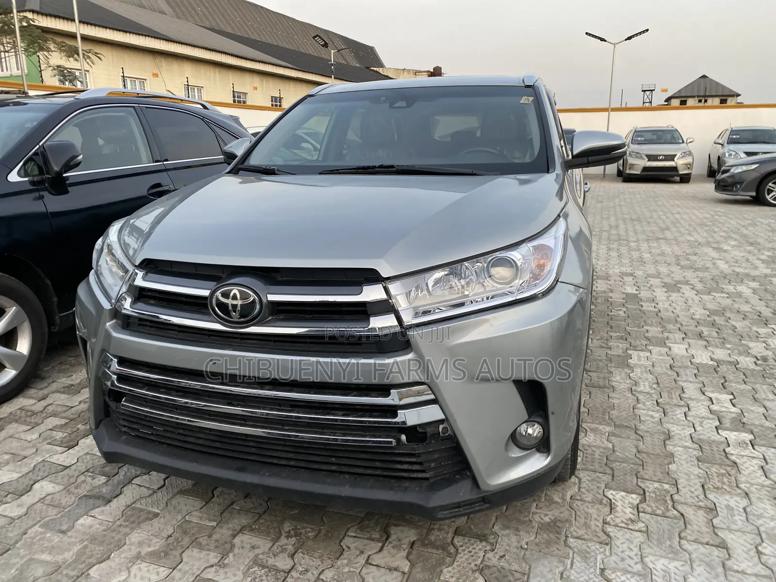 Toyota Highlander XLE 4x4 V6 (3.5L 6cyl 8A) 2018 Silver