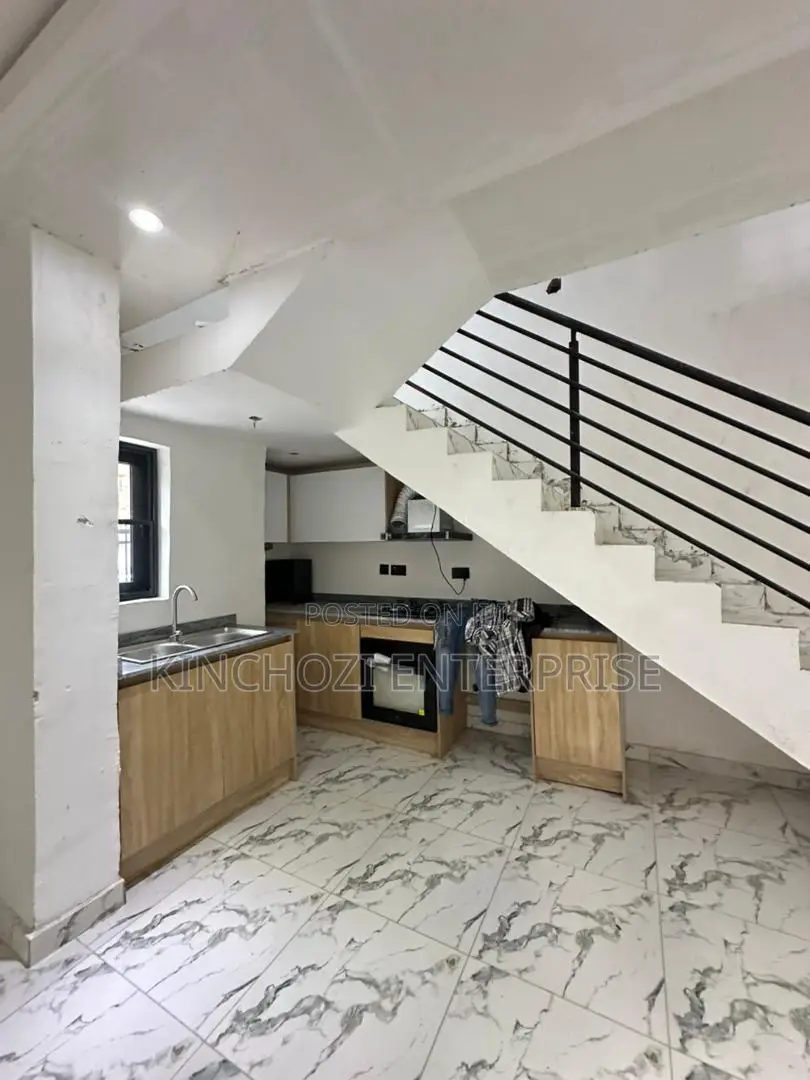 2bdrm Townhouse / Terrace in Lekki Phase 1 for rent