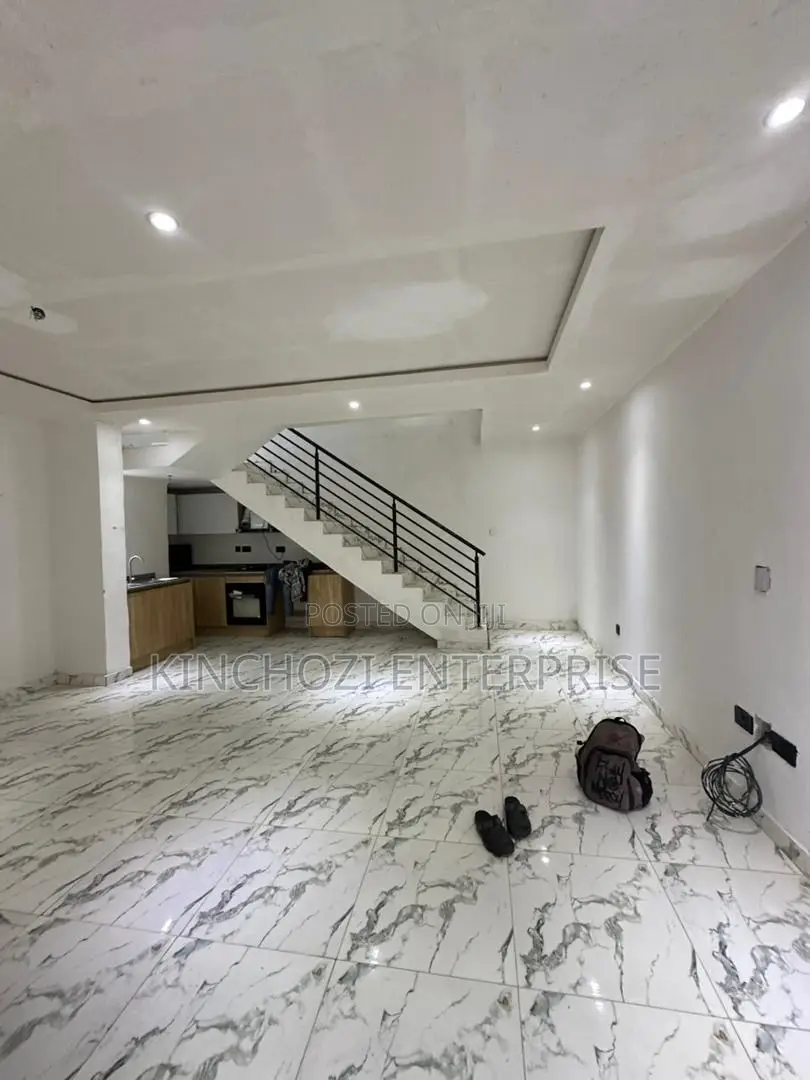 2bdrm Townhouse / Terrace in Lekki Phase 1 for rent