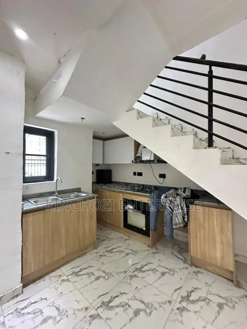 2bdrm Townhouse / Terrace in Lekki Phase 1 for rent