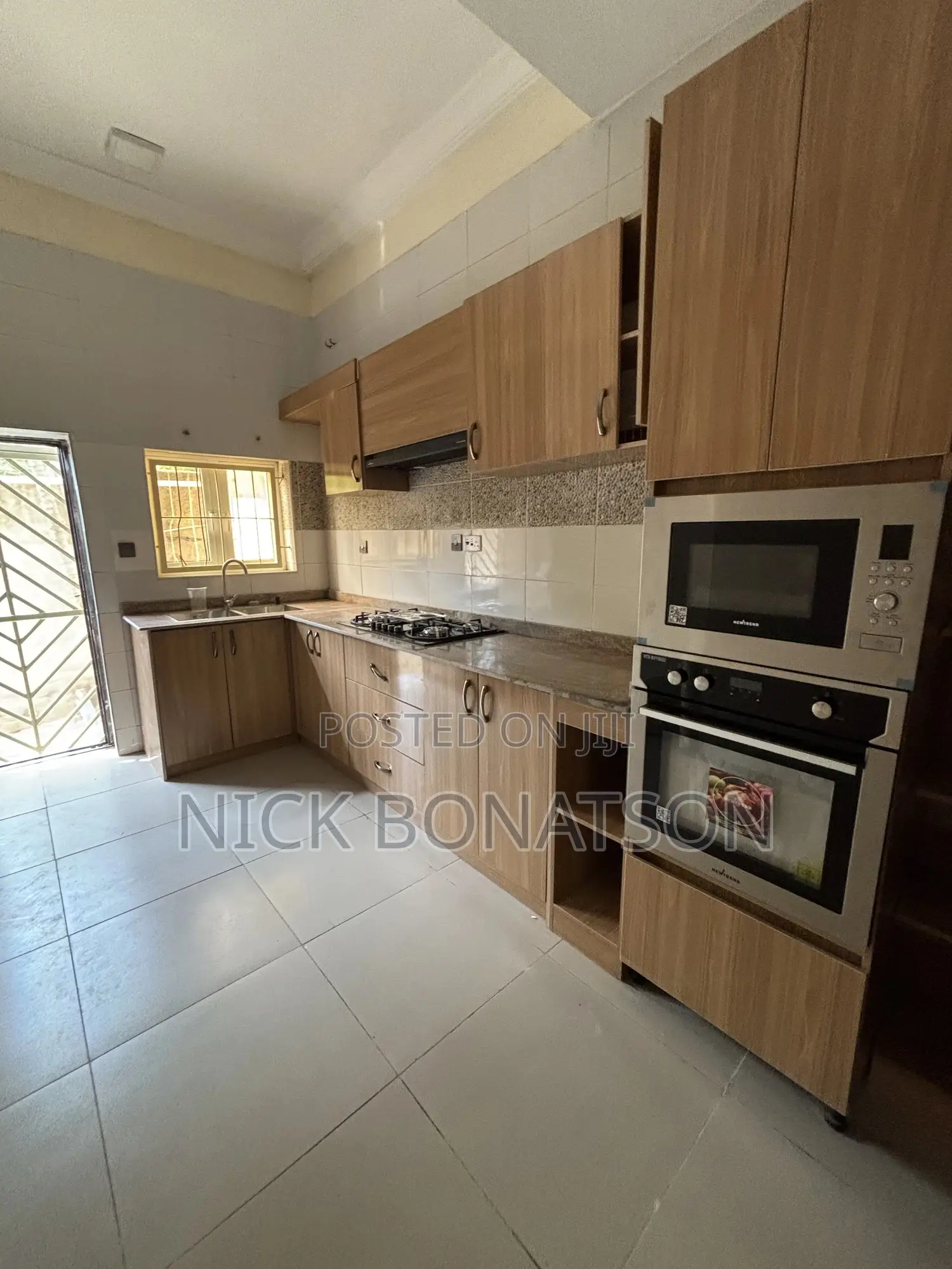 4bdrm Townhouse / Terrace in Guzape Main for rent