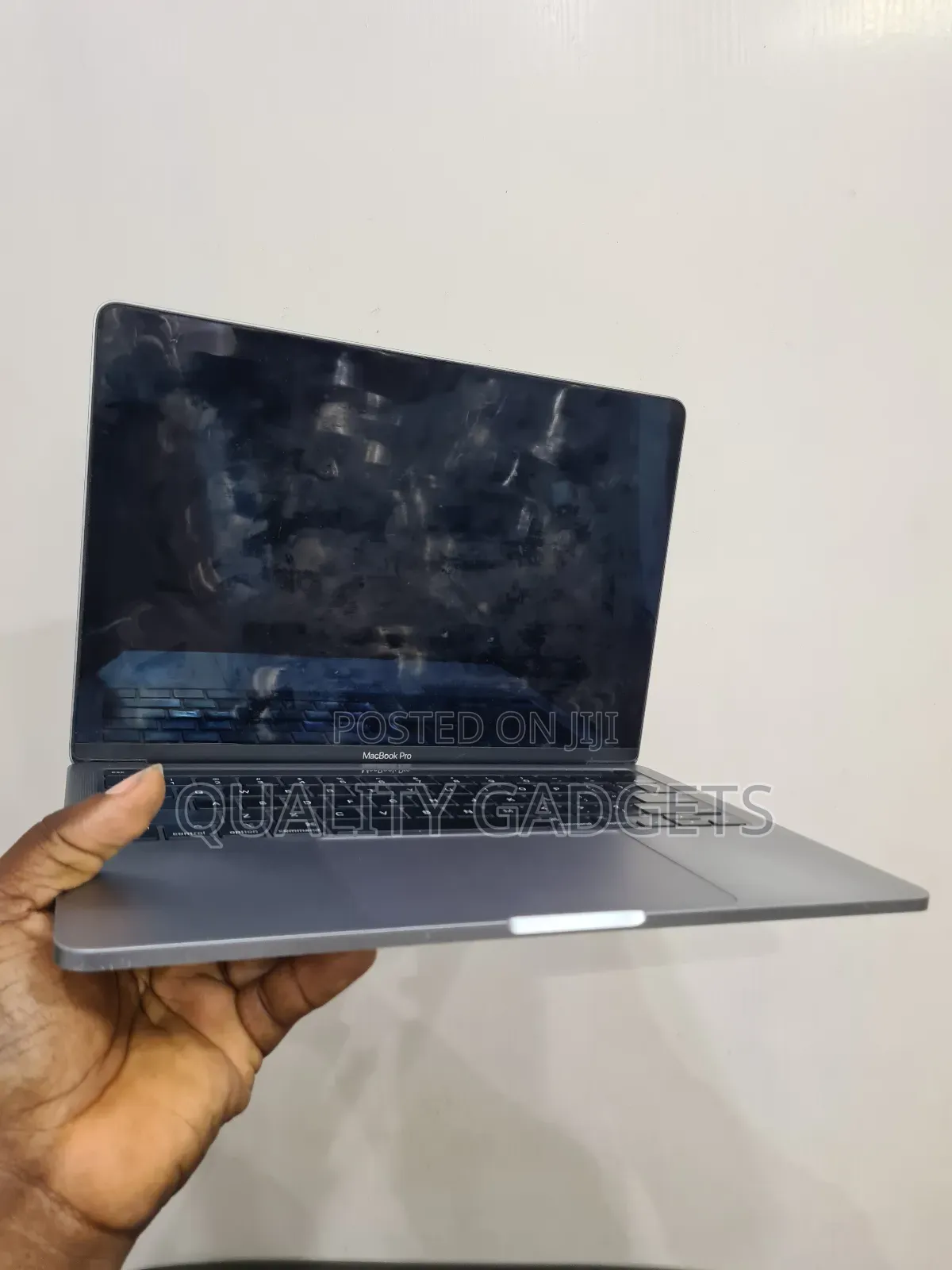 Laptop Apple MacBook Pro 2022 M2 8GB Apple M2 SSD 256GB