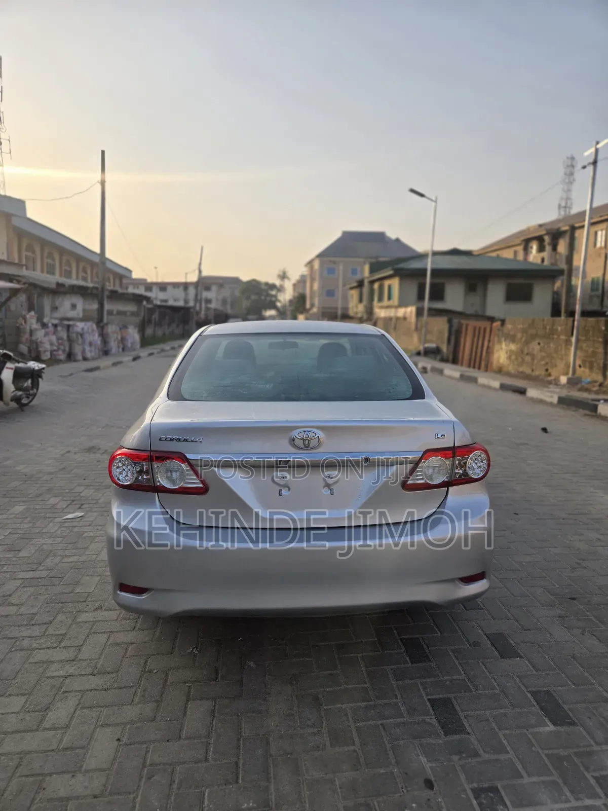 Toyota Corolla LE 4dr Sedan (1.8L 4cyl 4A) 2011 Silver