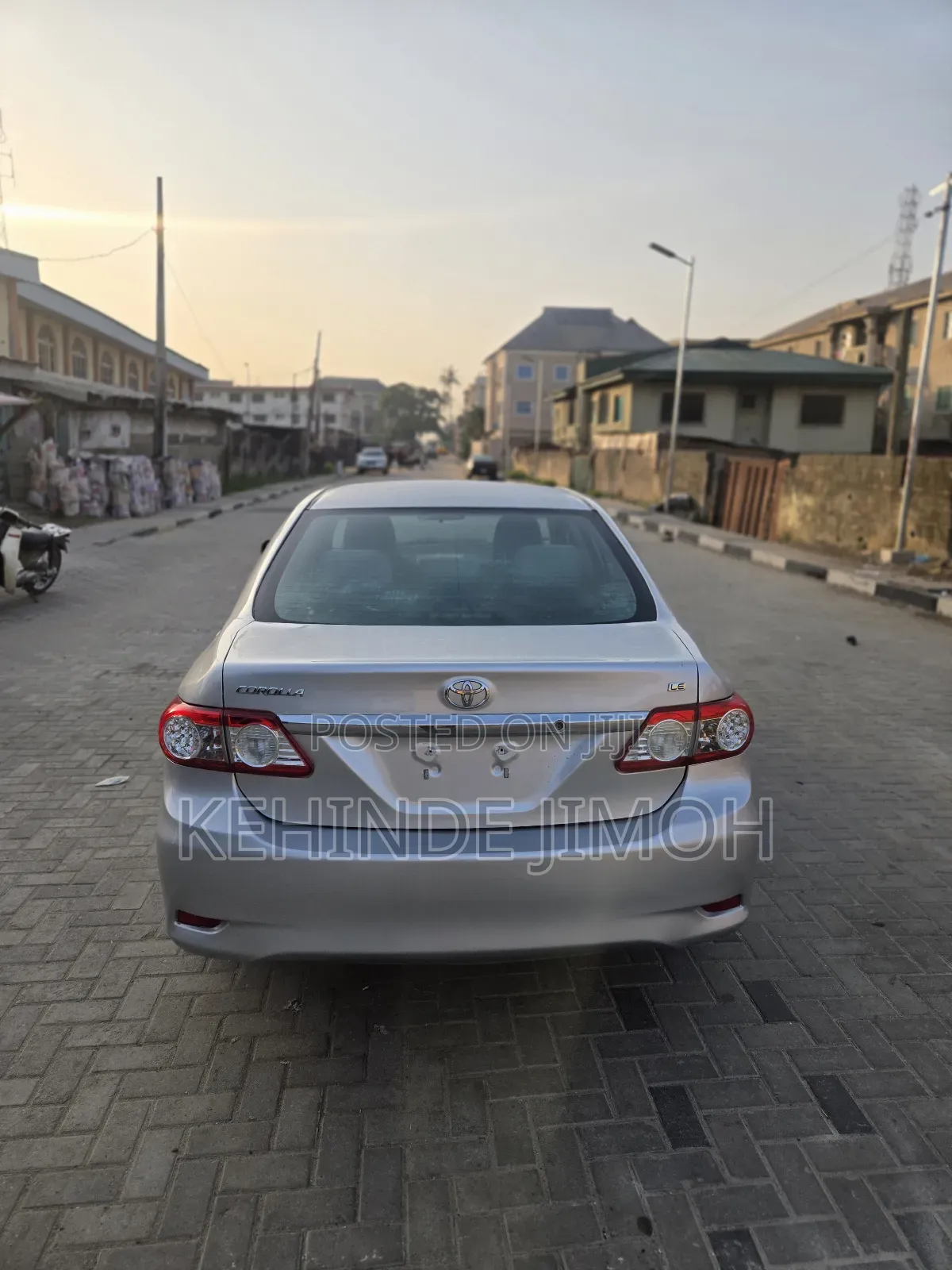 Toyota Corolla LE 4dr Sedan (1.8L 4cyl 4A) 2011 Silver