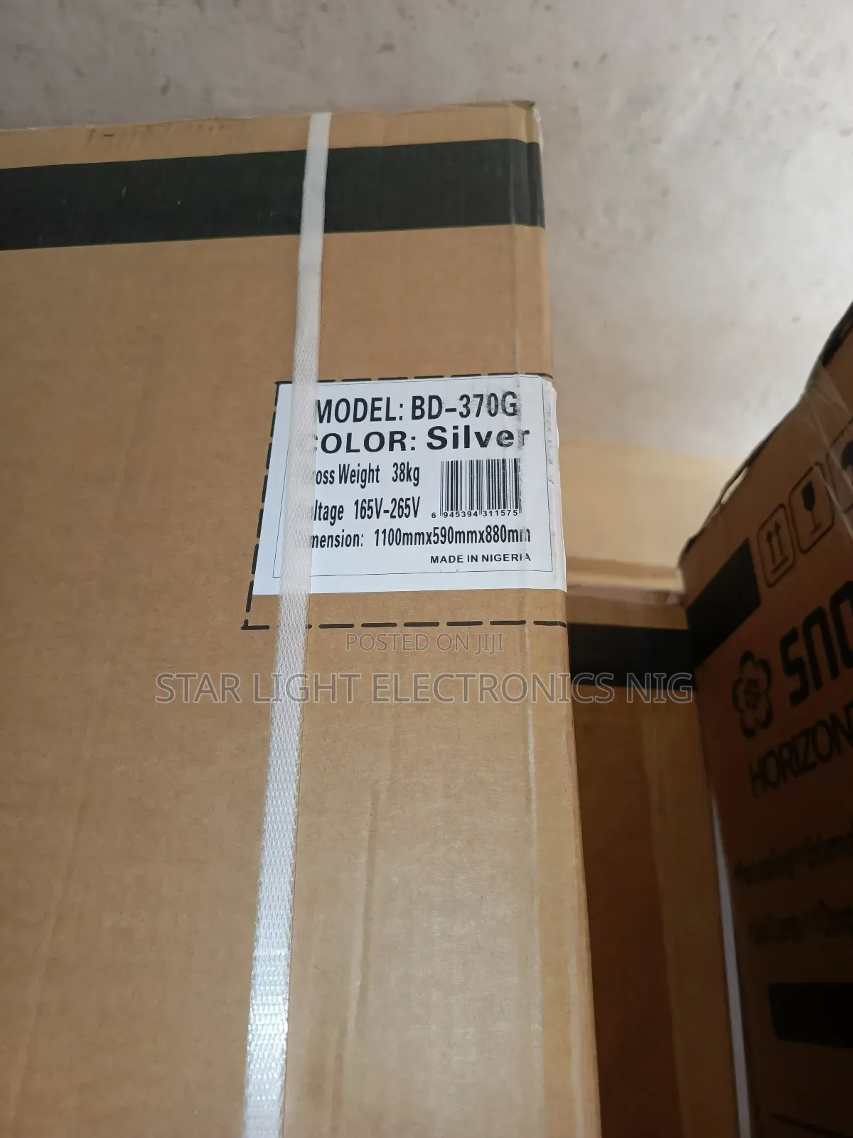 Chest Freezer Model 370 Liters