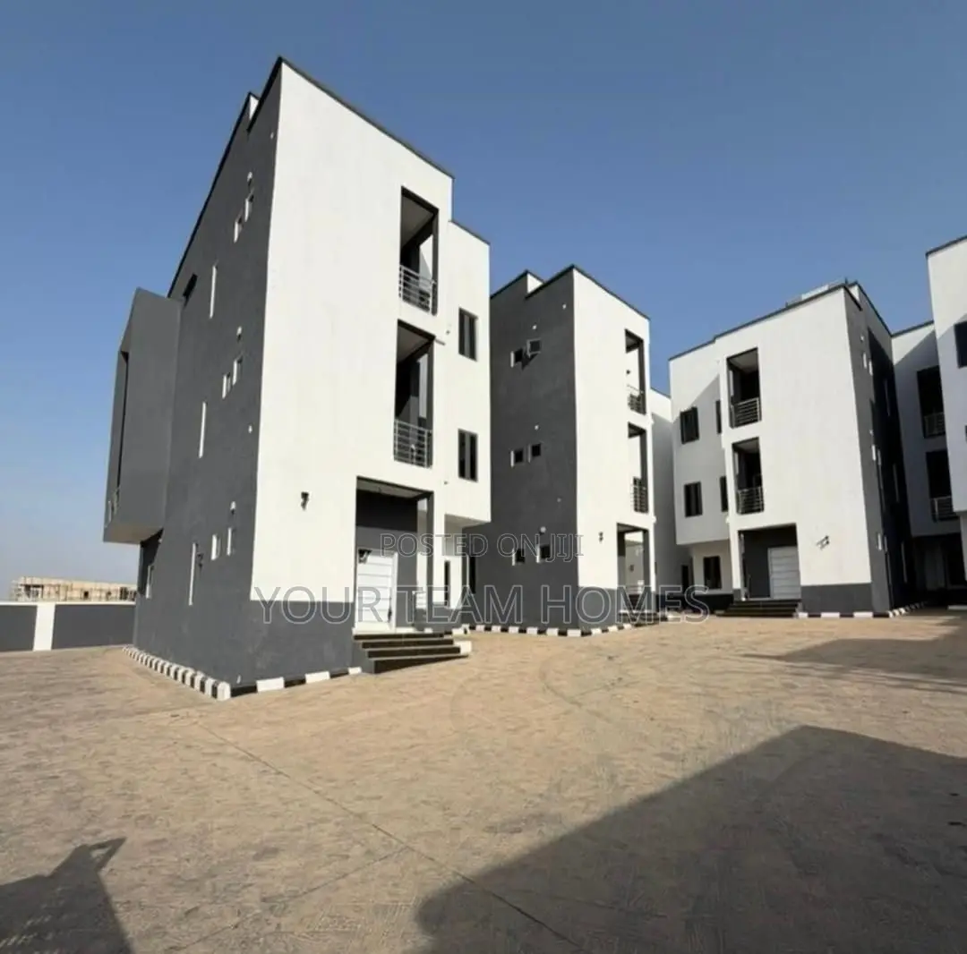 5bdrm Townhouse/Terrace in Guzape for sale