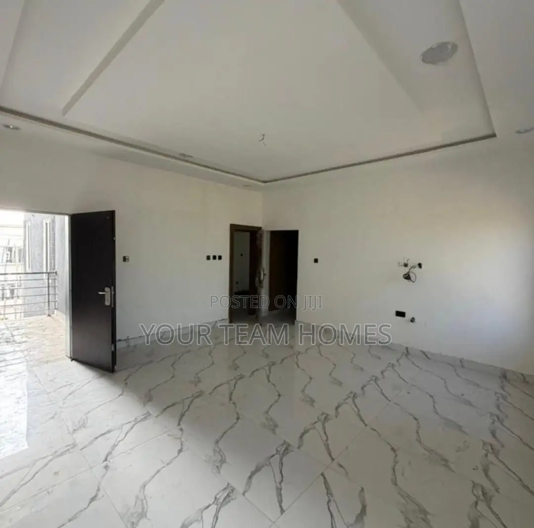 5bdrm Townhouse/Terrace in Guzape for sale