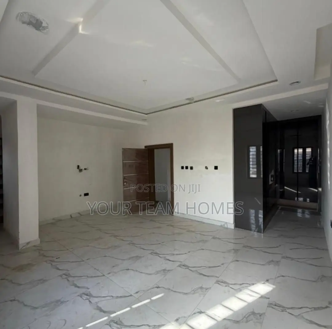 5bdrm Townhouse/Terrace in Guzape for sale