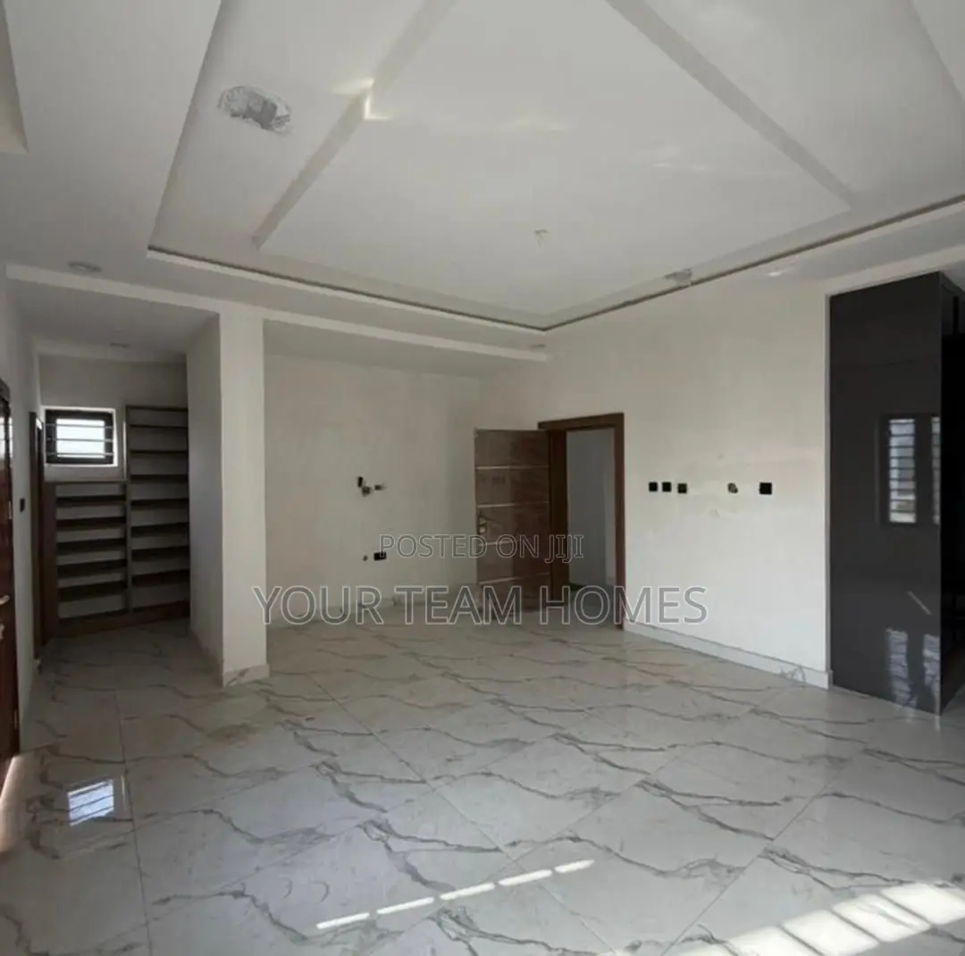 5bdrm Townhouse/Terrace in Guzape for sale