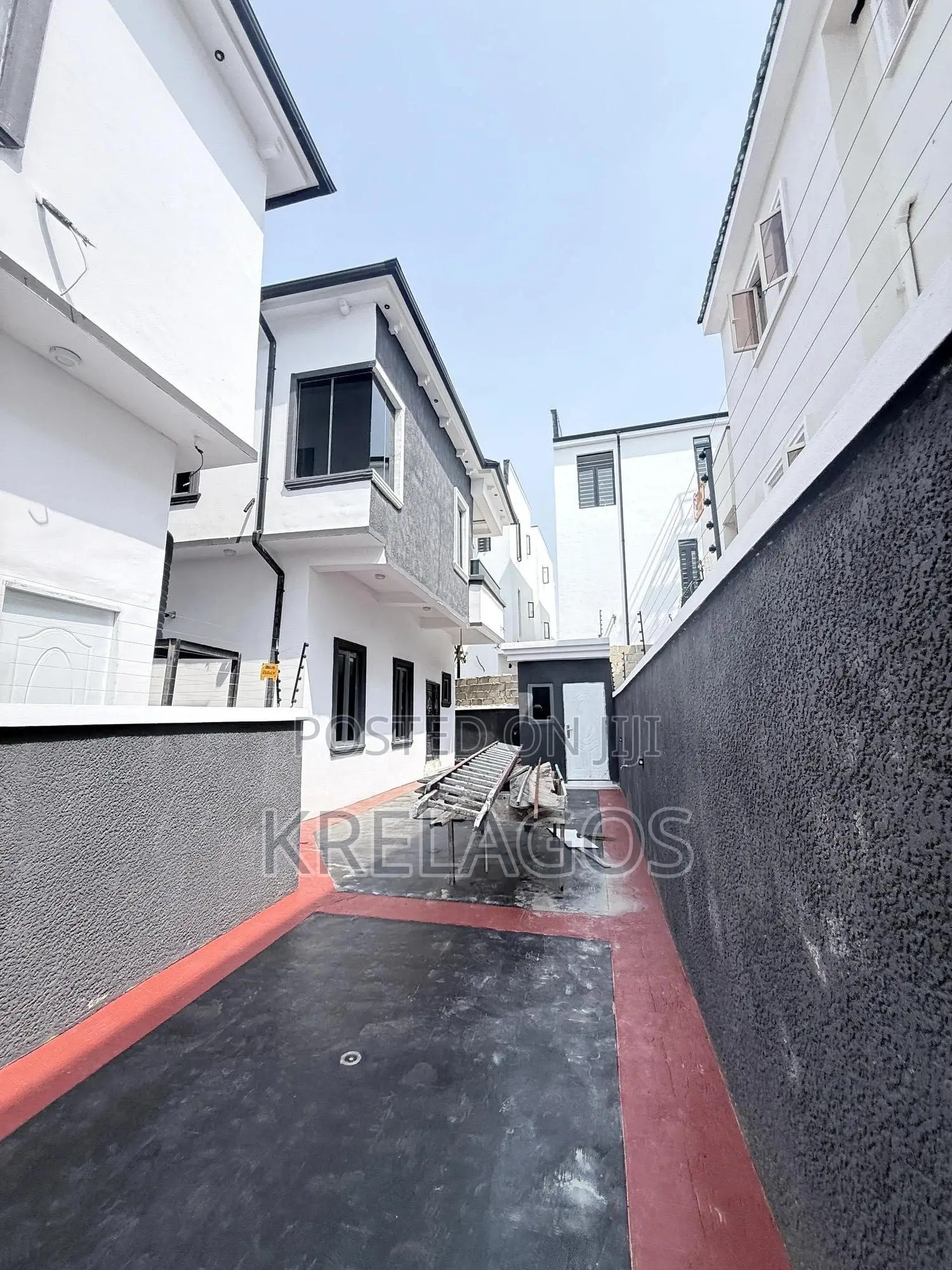 5bdrm Duplex in Osapa london for sale