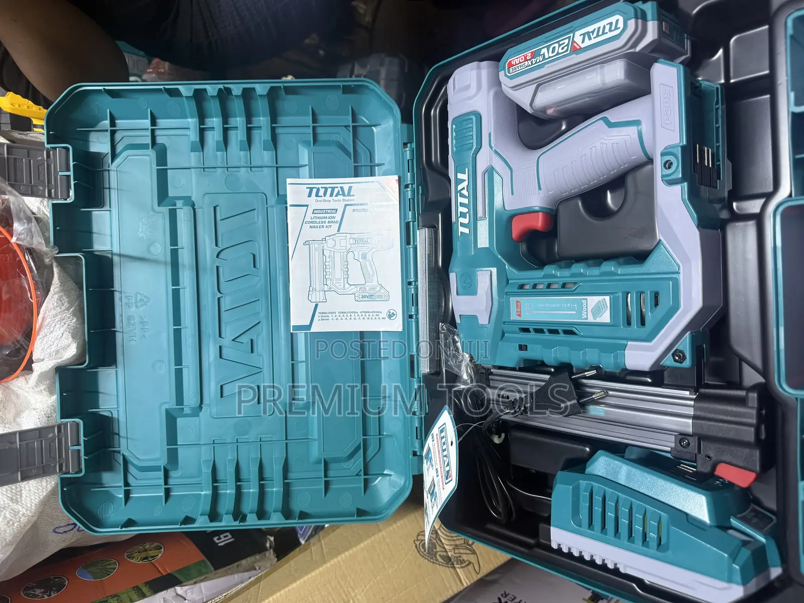 Total Li-Ion 20v Cordless Brad Nailer Kit (Model Tcbnli3505